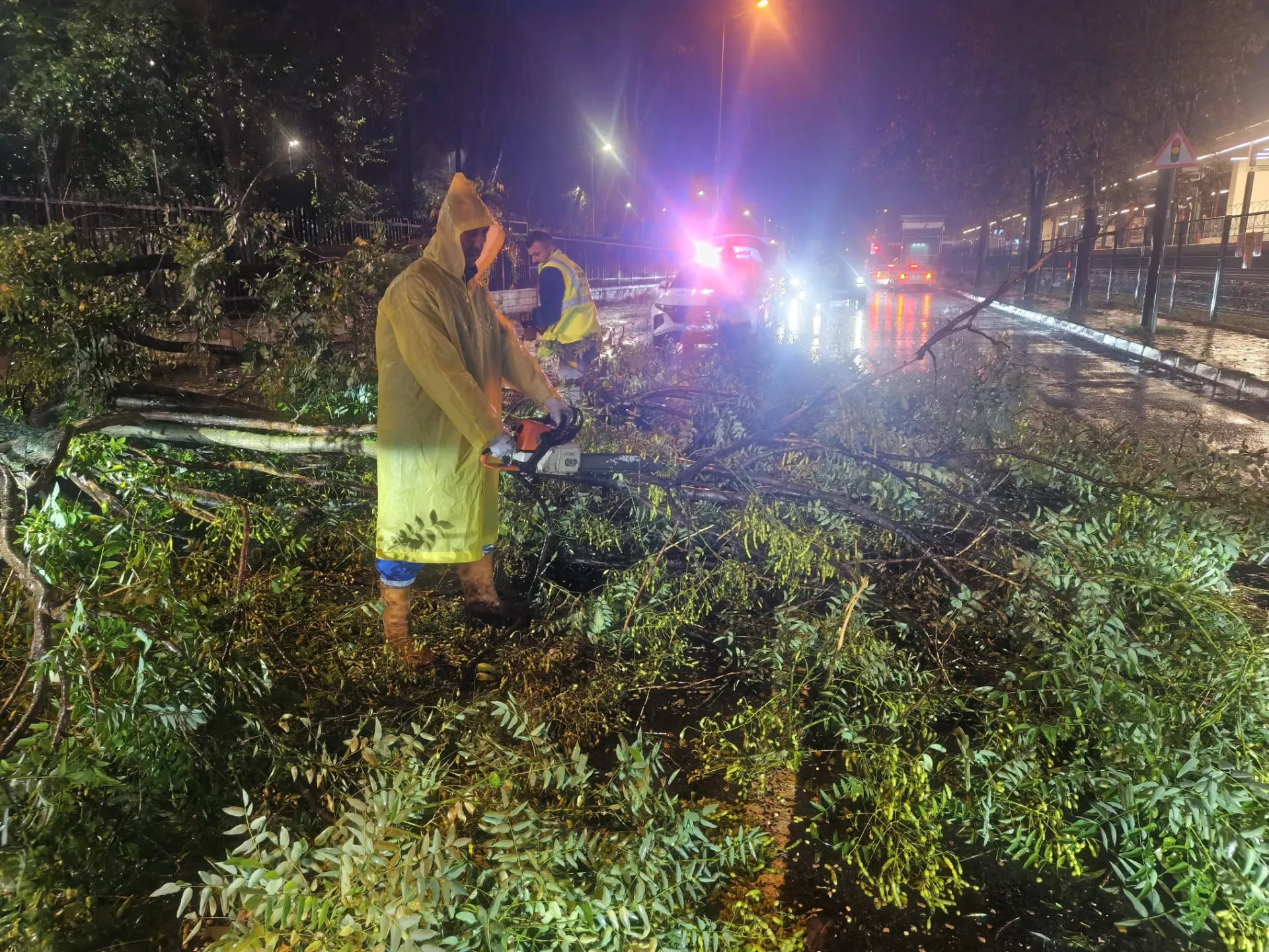 BAKIRKÖY BELEDİYESİ’NDEN YAĞIŞA 24 SAAT KESİNTİSİZ MÜDAHALE