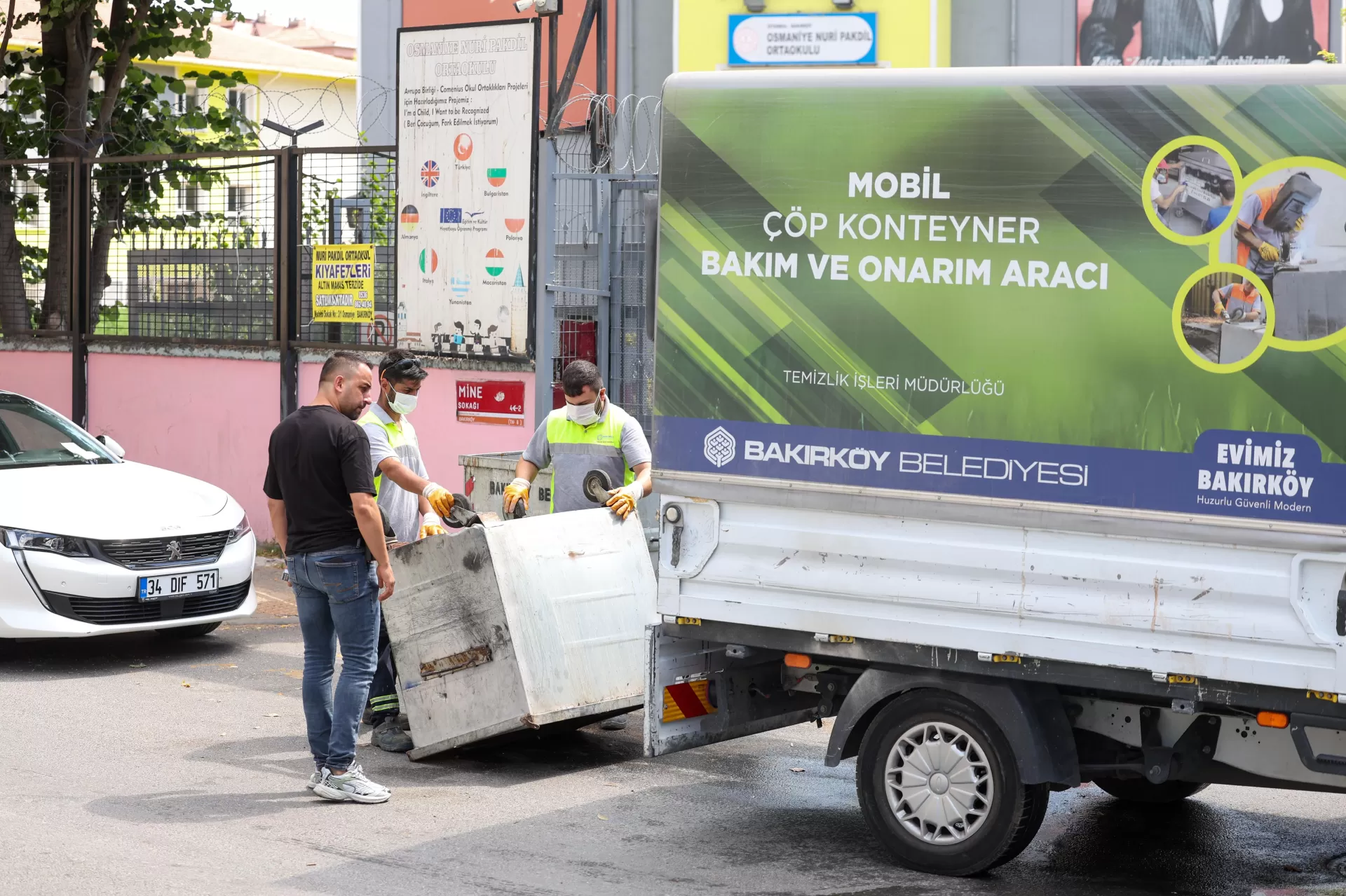 BAKIRKÖY'DE TEMİZLİK SEFERBERLİĞİ