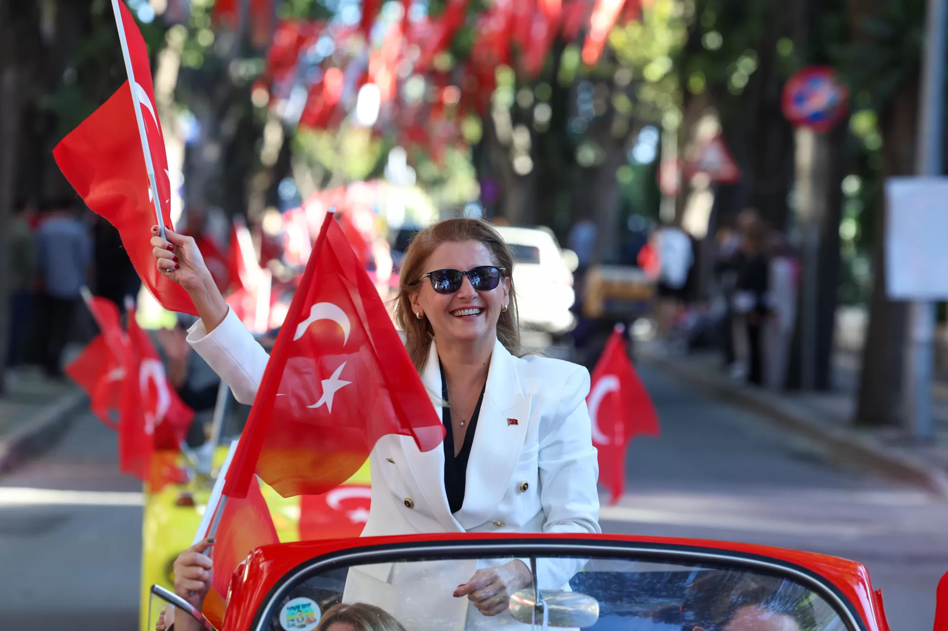 BAKIRKÖY’DE VOSVOSLARLA CUMHURİYET KONVOYU