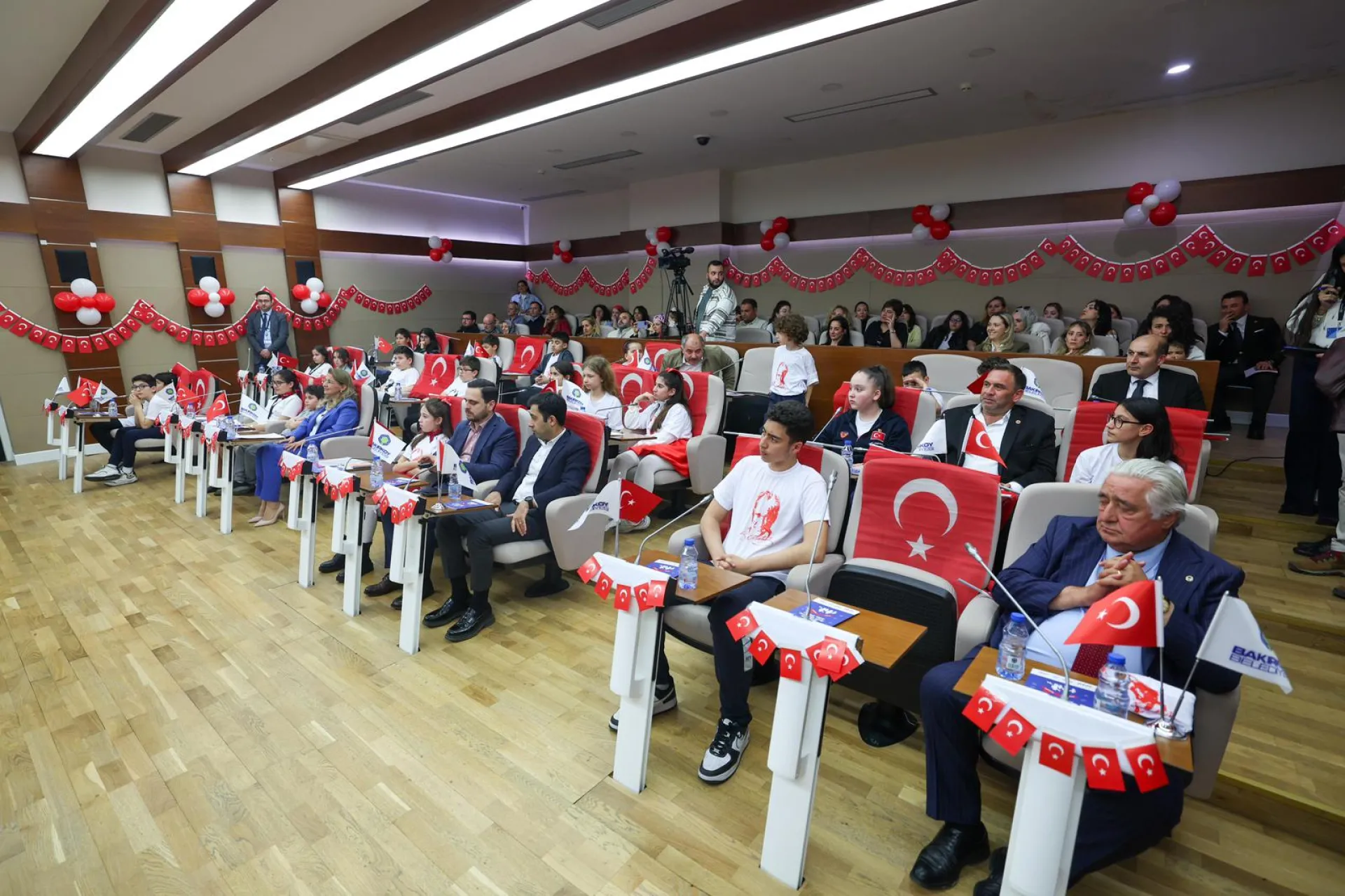 BAKIRKÖY BELEDİYESİ ÇOCUK MECLİSİ’NDEN 23 NİSAN ÖZEL OTURUMU