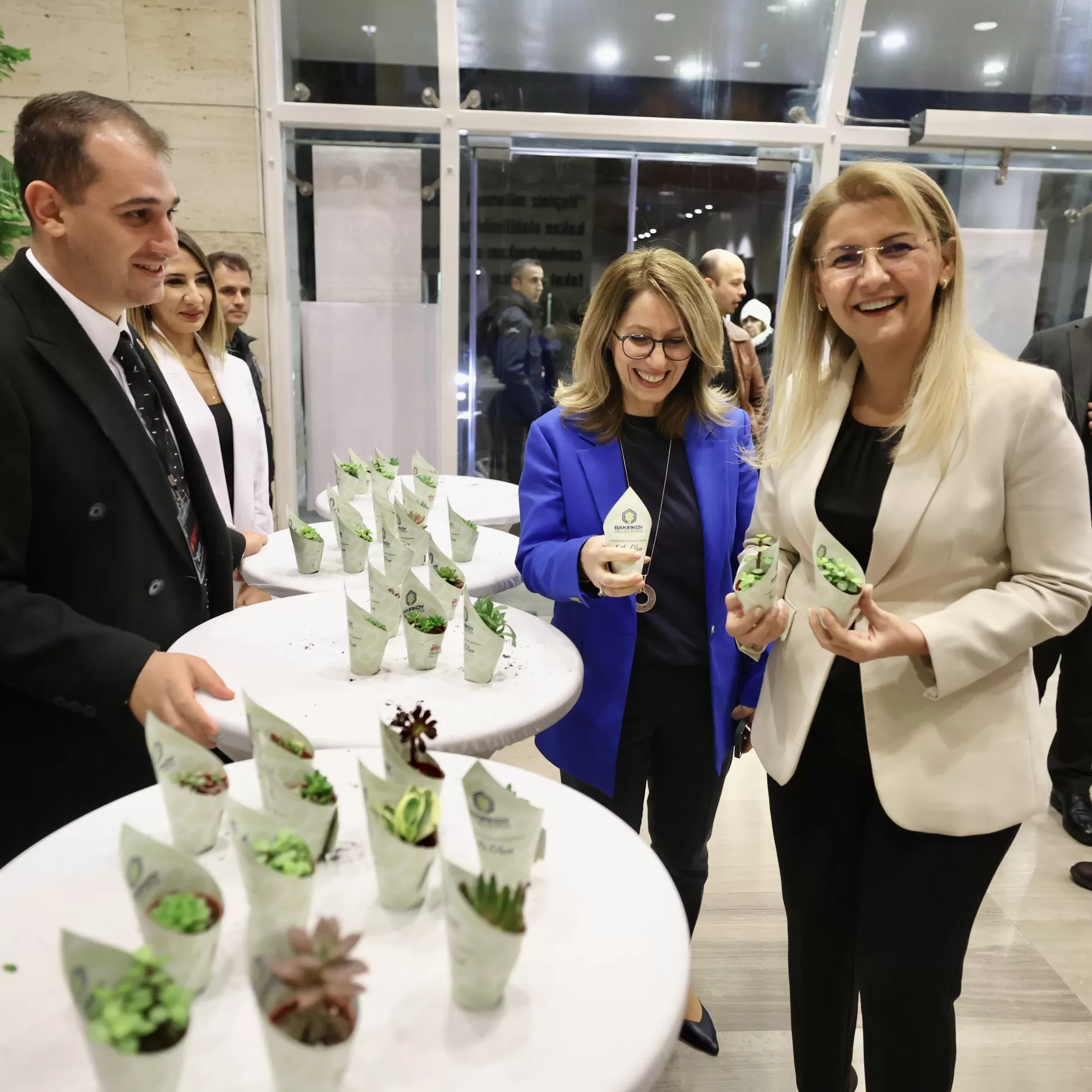 BAŞKAN OVALIOĞLU: “ÖĞRETMENLERİMİZ, EN KIYMETLİ REHBERLERİMİZ VE GÜVENCEMİZDİR”