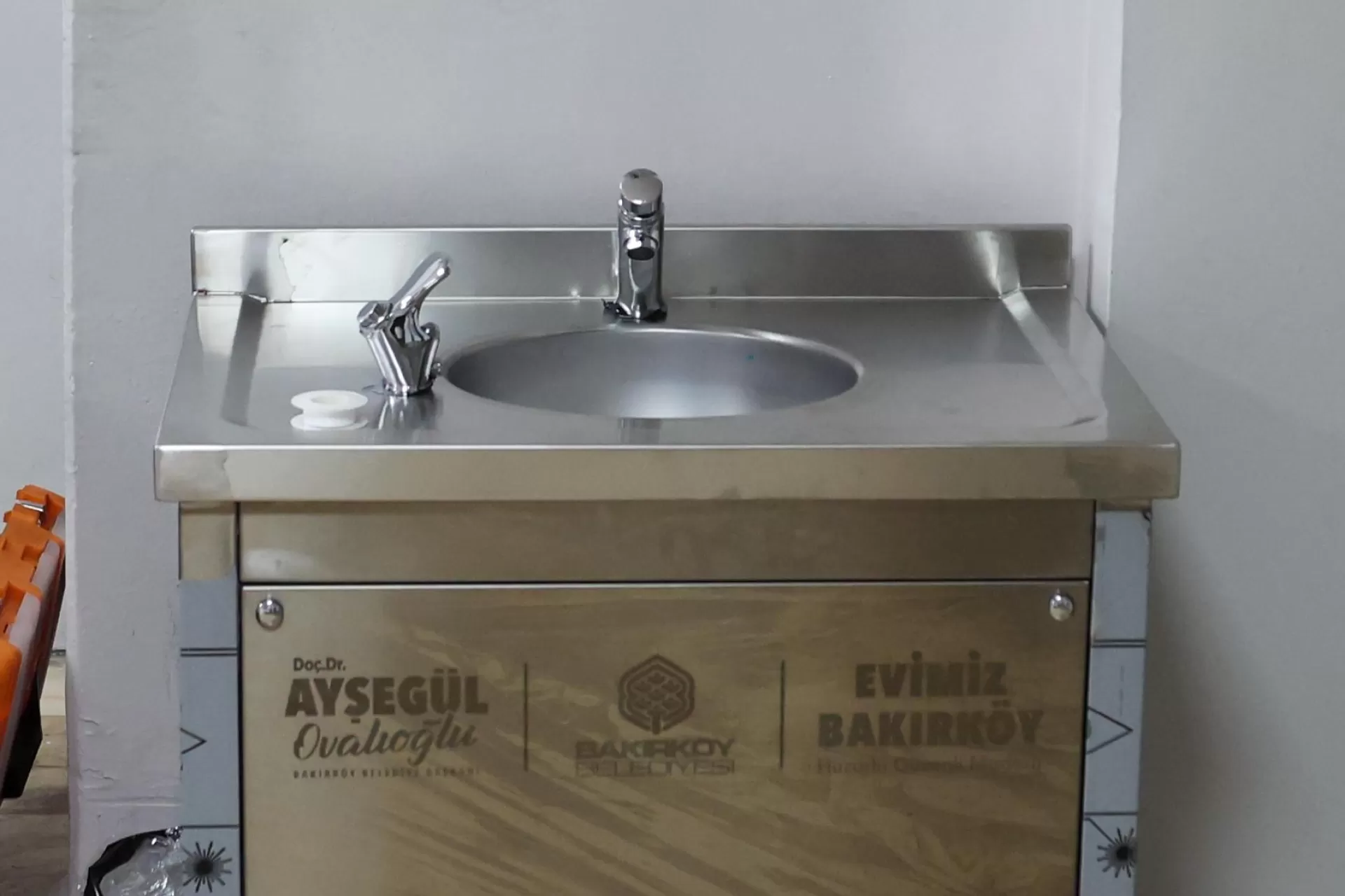BAŞKAN OVALIOĞLU DEVLET OKULLARINA SU ARITMA CİHAZI DESTEĞİNE DEVAM EDİYOR