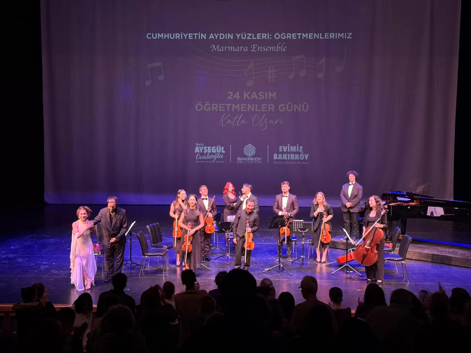 BAKIRKÖY’DE CUMHURİYET ÖĞRETMENLERİ İÇİN KONSER DÜZENLENDİ