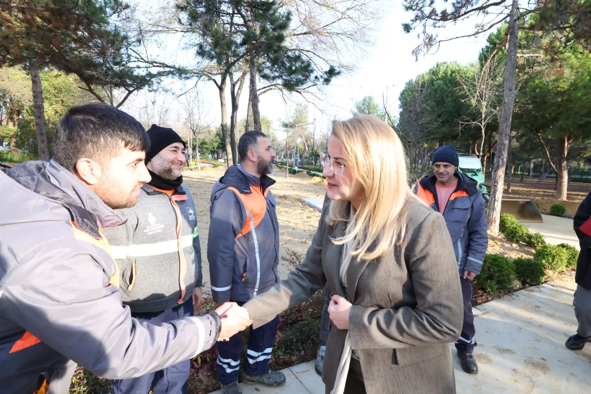 BAŞKAN OVALIOĞLU SAHADA GÖZLEMLİYOR, EKİPLER HAREKETE GEÇİYOR
