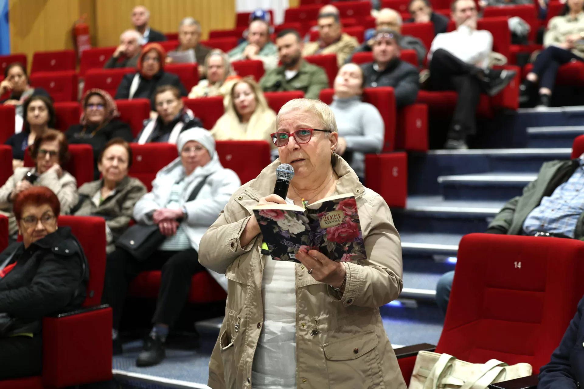 BAŞKAN OVALIOĞLU MAHALLELİLERİN SORUNLARINI DİNLEMEYE DEVAM EDİYOR