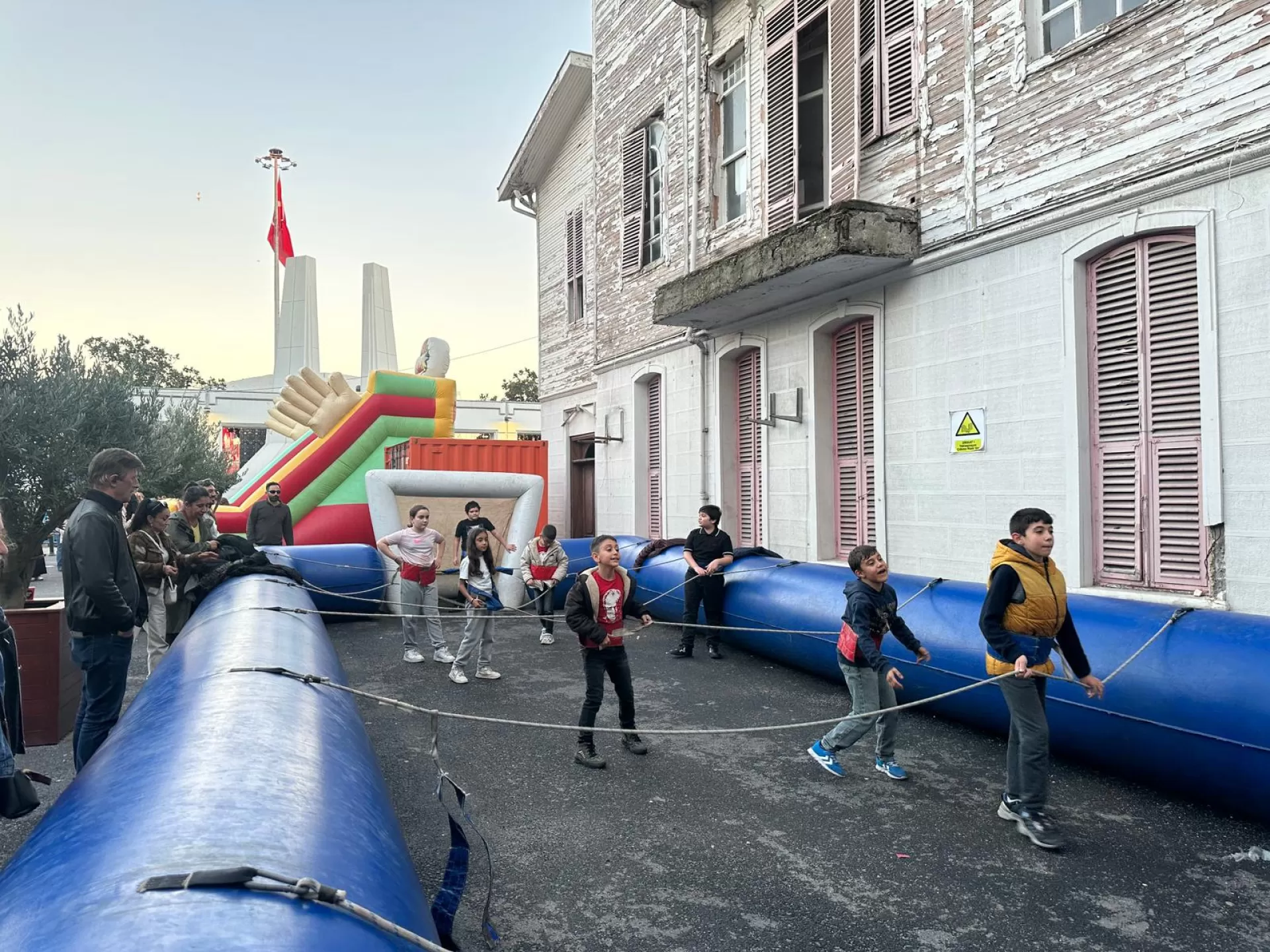 BAKIRKÖY’DE VOSVOSLARLA CUMHURİYET KONVOYU