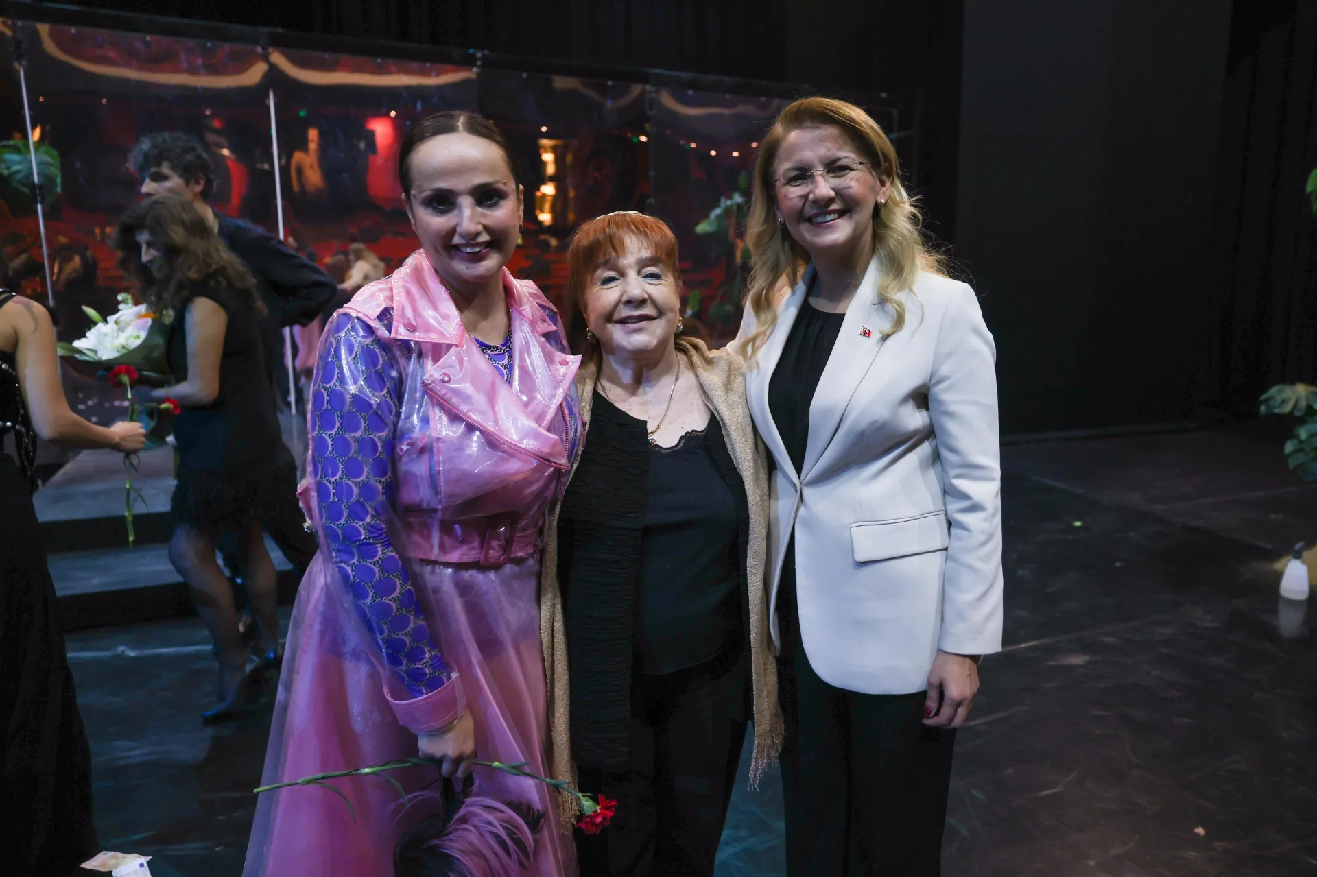 “ÇİRKİN” GALASINDA BAKIRKÖY BELEDİYE TİYATROLARI’NDAN UNUTULMAZ GECE