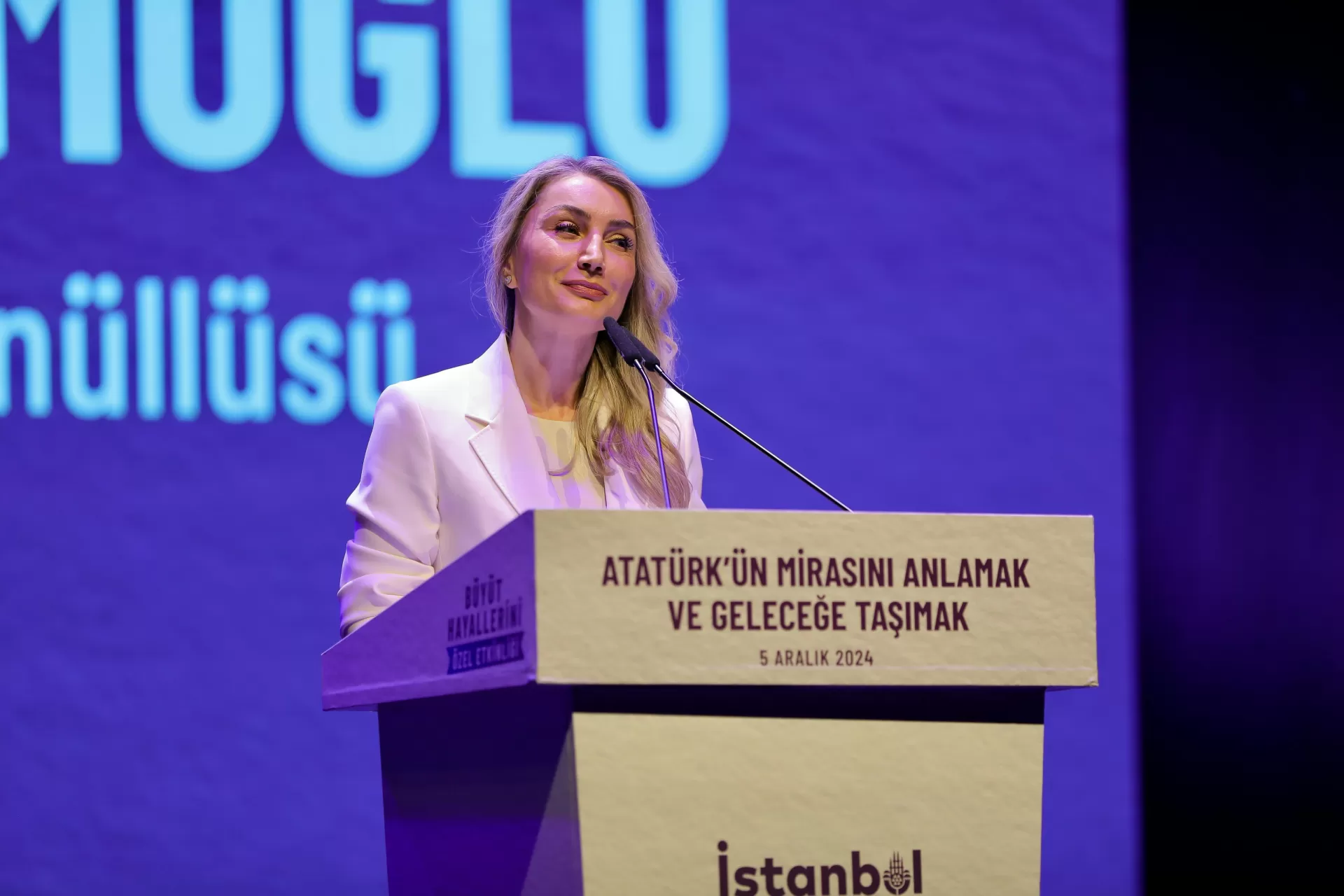 BAŞKAN OVALIOĞLU: KADININ GÜVENDE VE EŞİT OLDUĞU BİR DÜNYA KURMAYA KARARLIYIZ