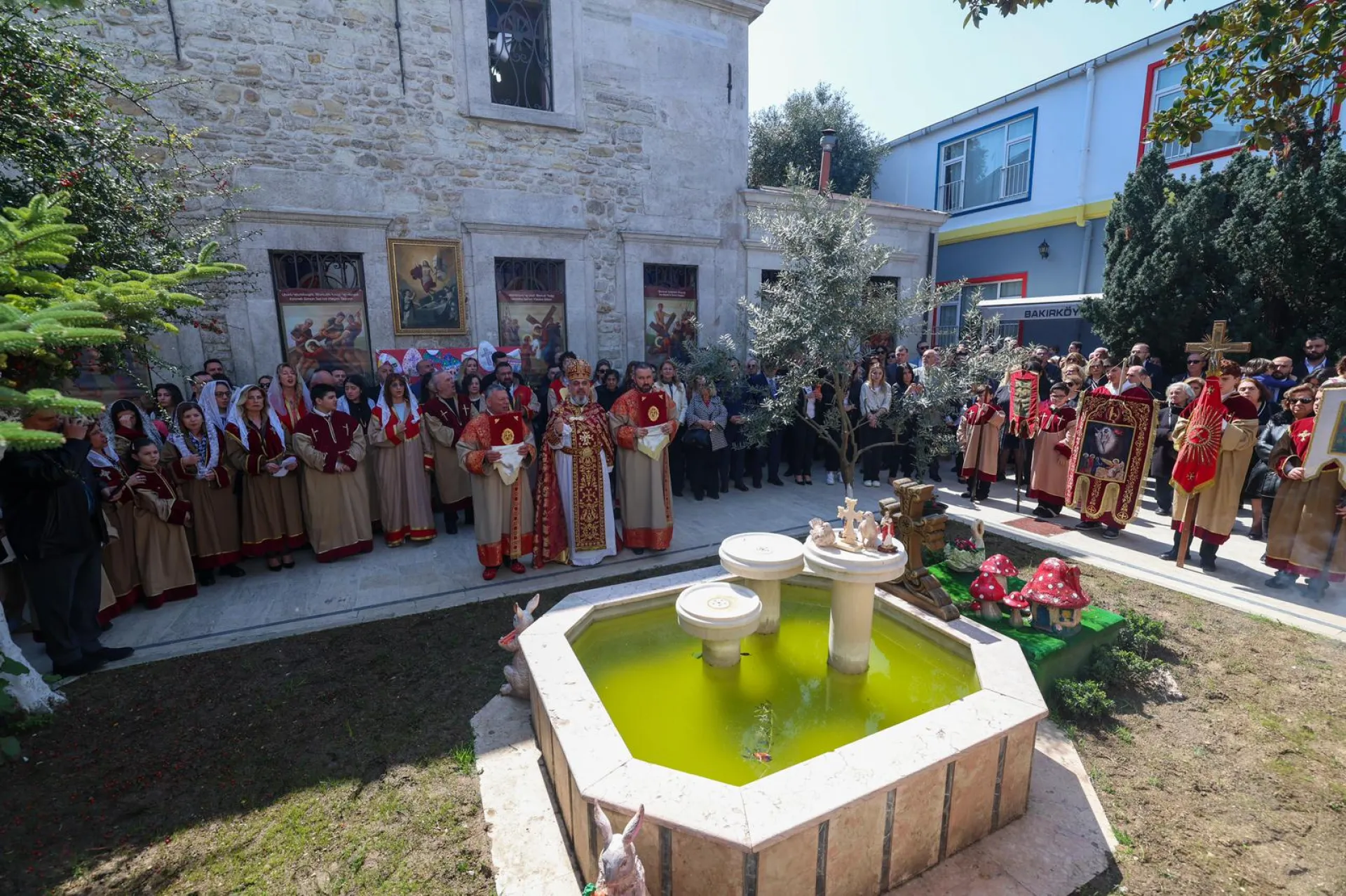 BAŞKAN OVALIOĞLU VATANDAŞLARIN PASKALYASINI KUTLADI