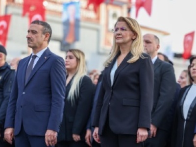 BAKIRKÖY 10 KASIM’DA ATASINI ANDI