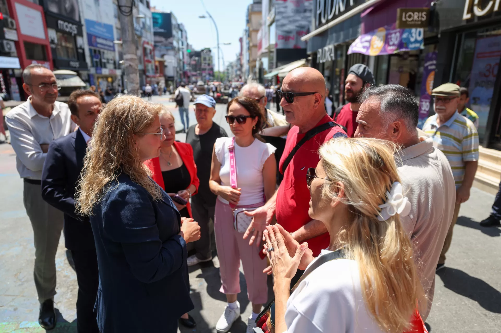BAKIRKÖY'ÜN YOLLARI YENİLENİYOR