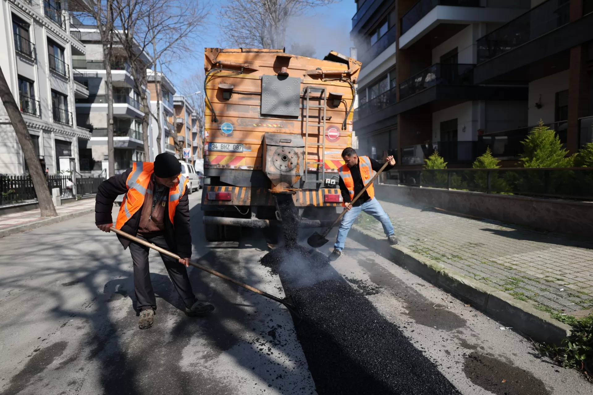 BAKIRKÖY BELEDİYESİ 50 TON ASFALT SERİMİ GERÇEKLEŞTİRDİ