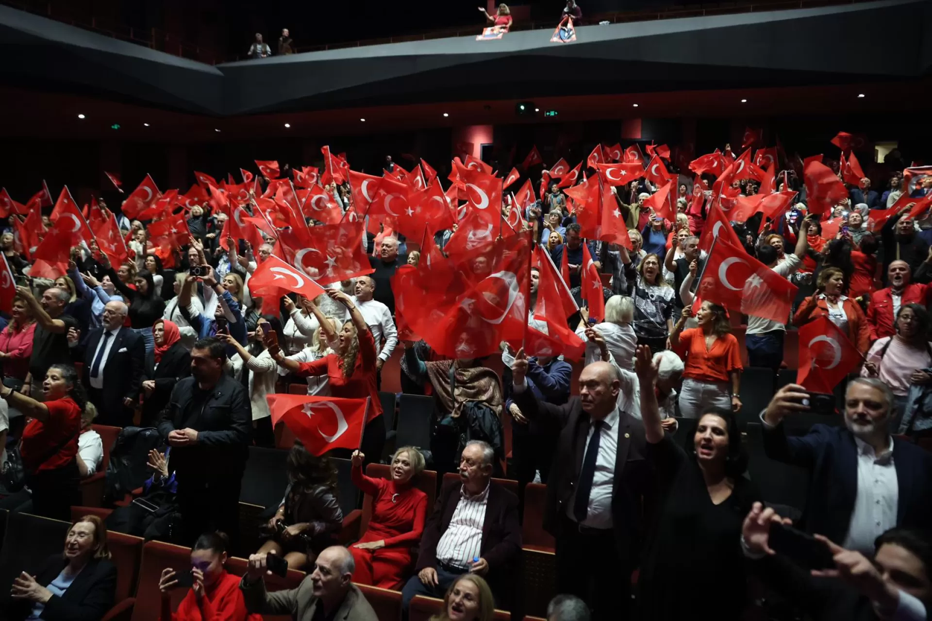 BAKIRKÖY’DE ATANIN SEVDİĞİ ŞARKILARLA ANLAMLI GECE