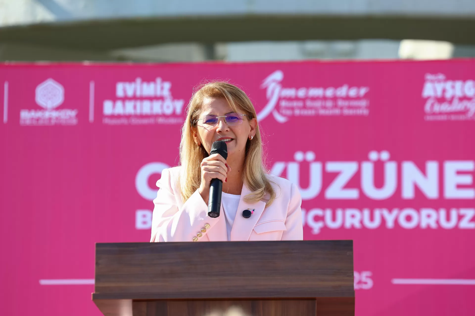 PEMBE BALONLAR FARKINDALIK İÇİN BAKIRKÖY’DEN UÇURULDU