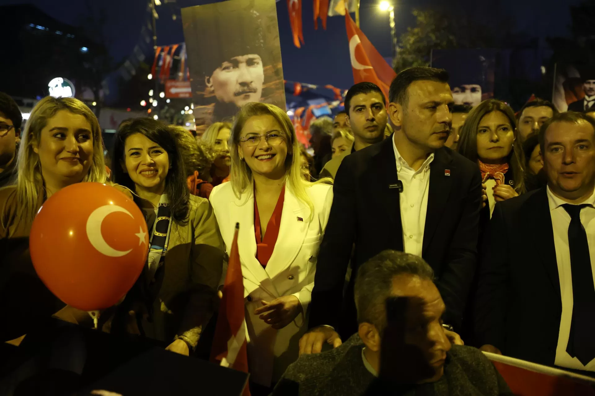 BAKIRKÖY’DE CUMHURİYET DAHA ÖNCE GÖRÜLMEMİŞ BİR COŞKUYLA KUTLANDI