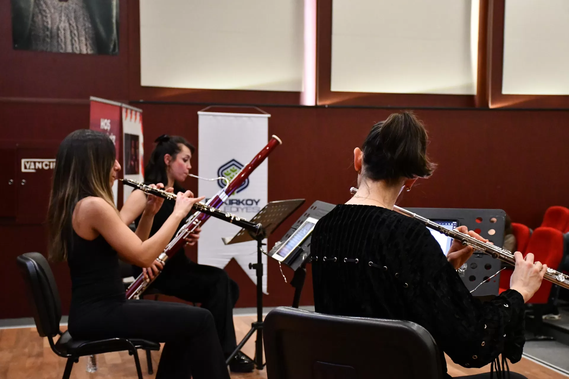 BAKIRKÖYLÜLER “İŞ ÇIKIŞI KONSERLERİ” İLE BULUŞTU