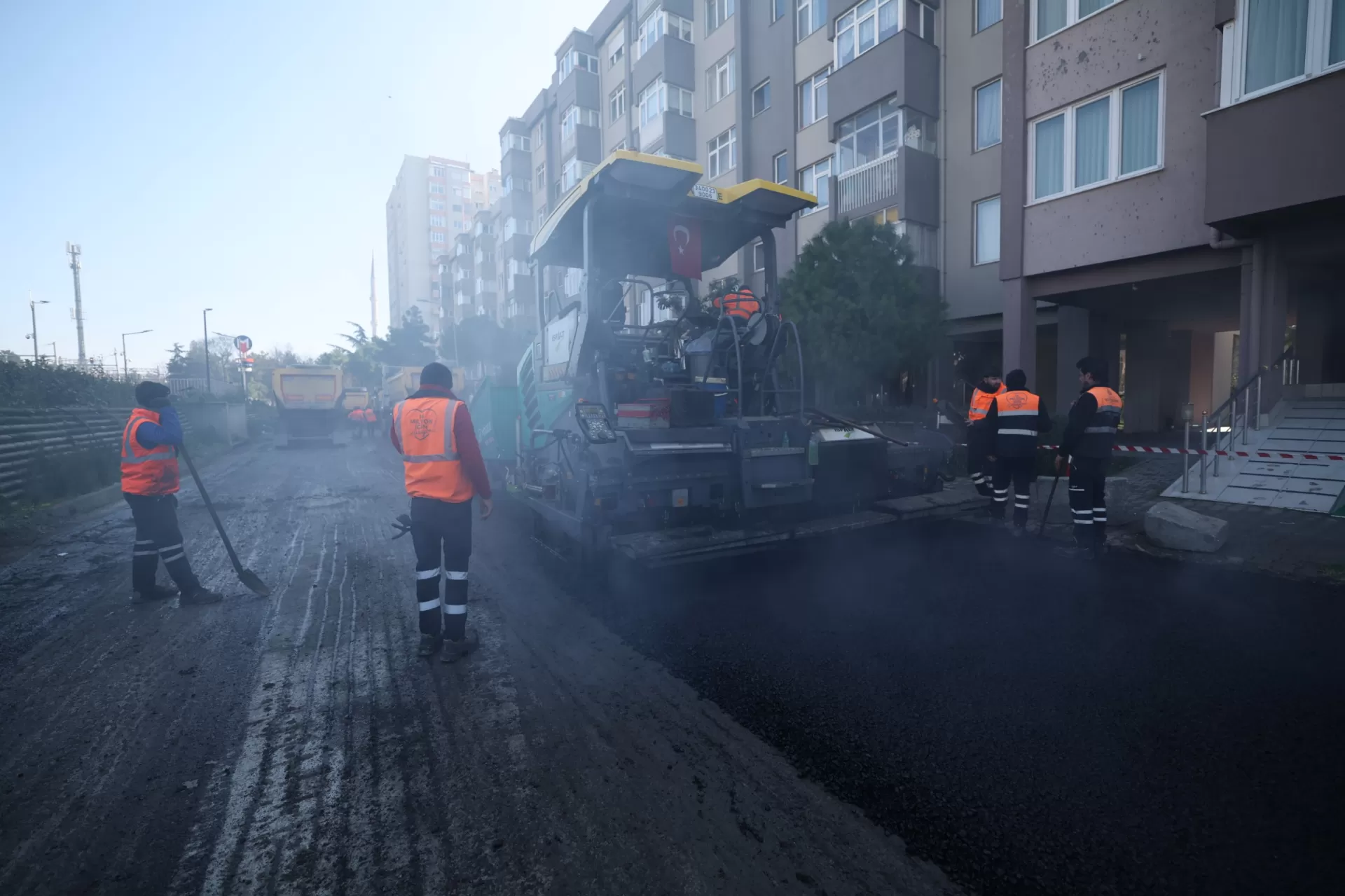 BAKIRKÖY BELEDİYESİ 50 TON ASFALT SERİMİ GERÇEKLEŞTİRDİ