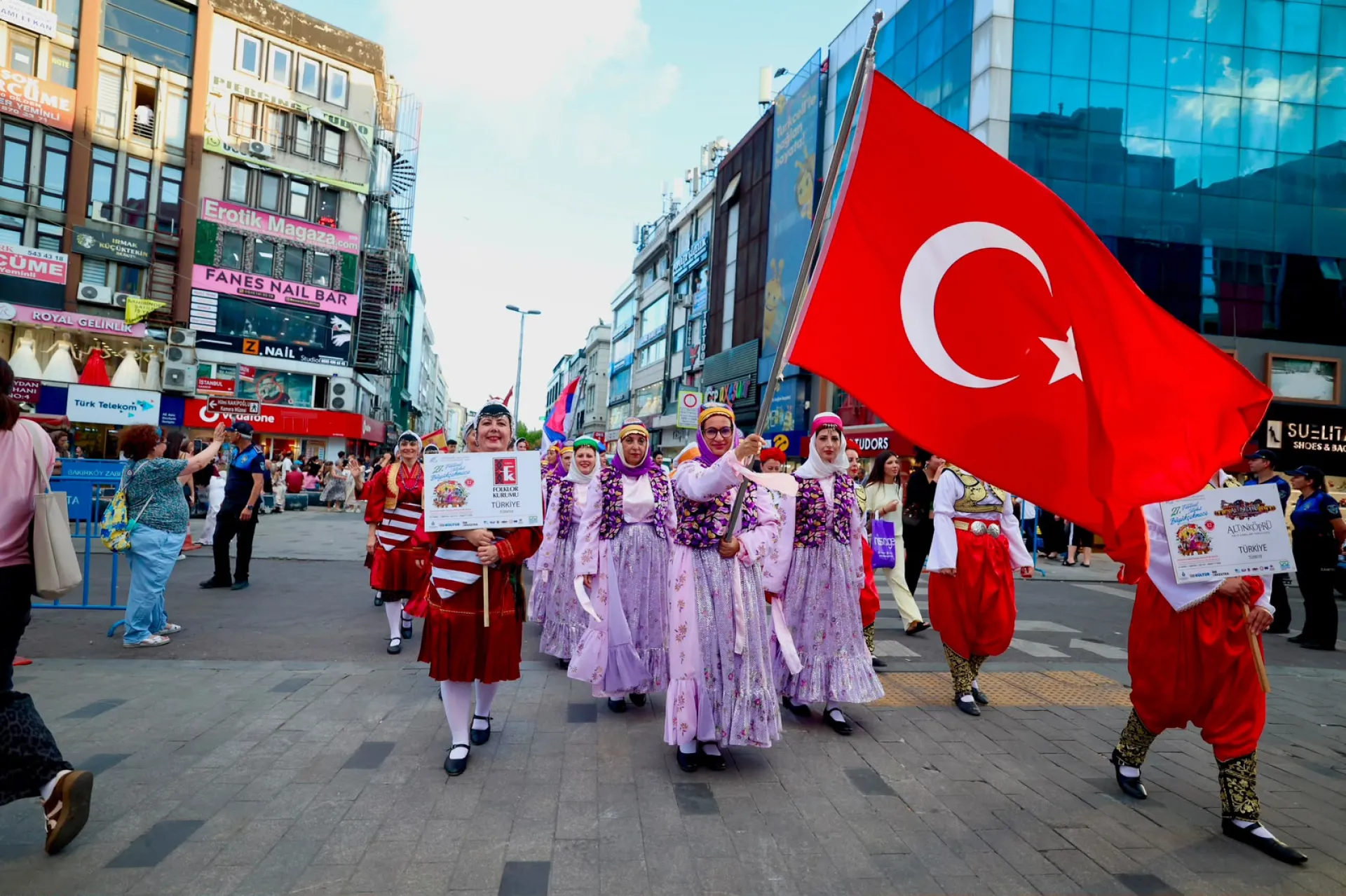 DÜNYA KÜLTÜRLERİ BAKIRKÖY’DE BULUŞTU