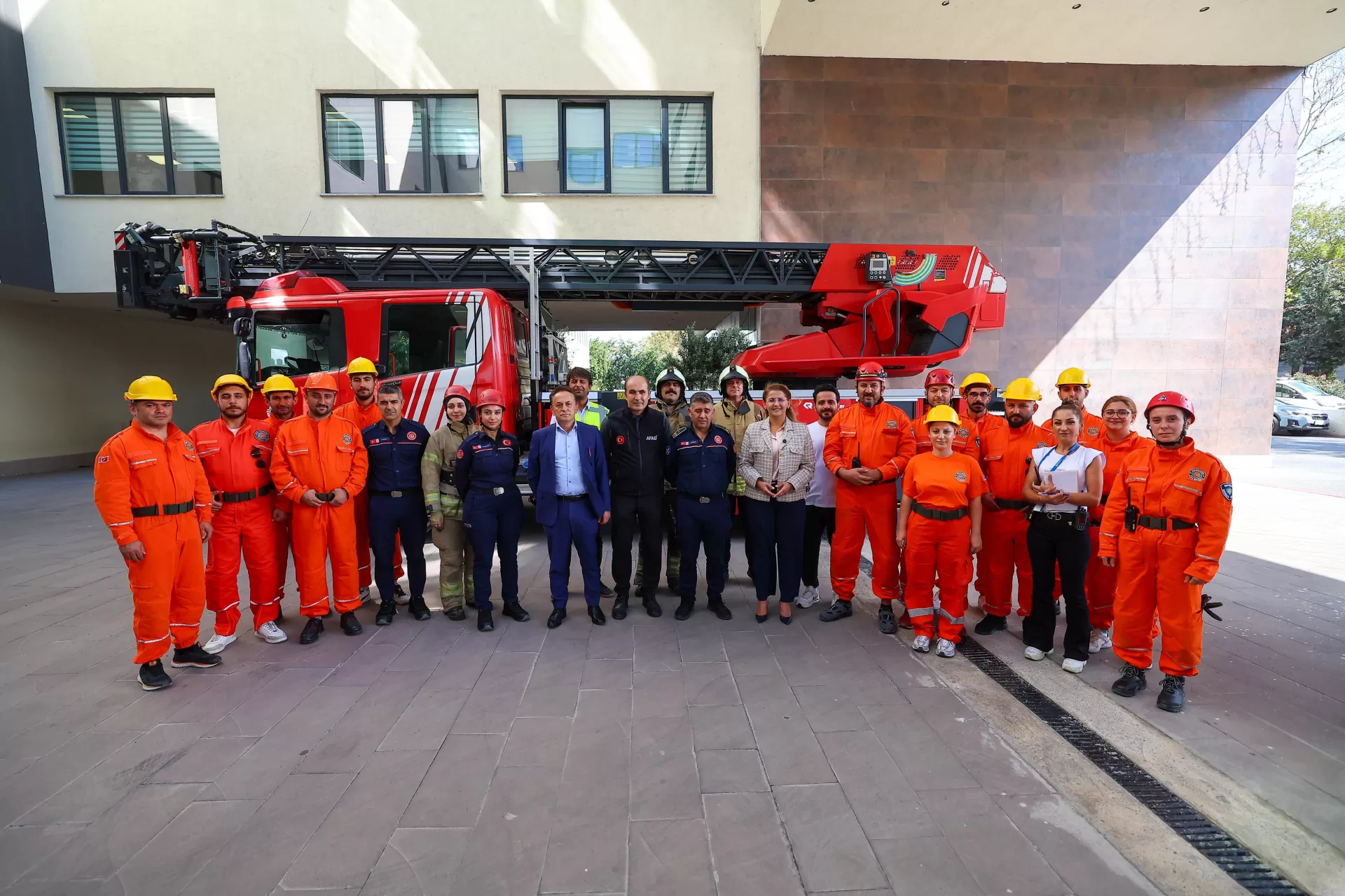 BAKIRKÖY BELEDİYESİ’NDEN EŞZAMANLI DEPREM TATBİKATI