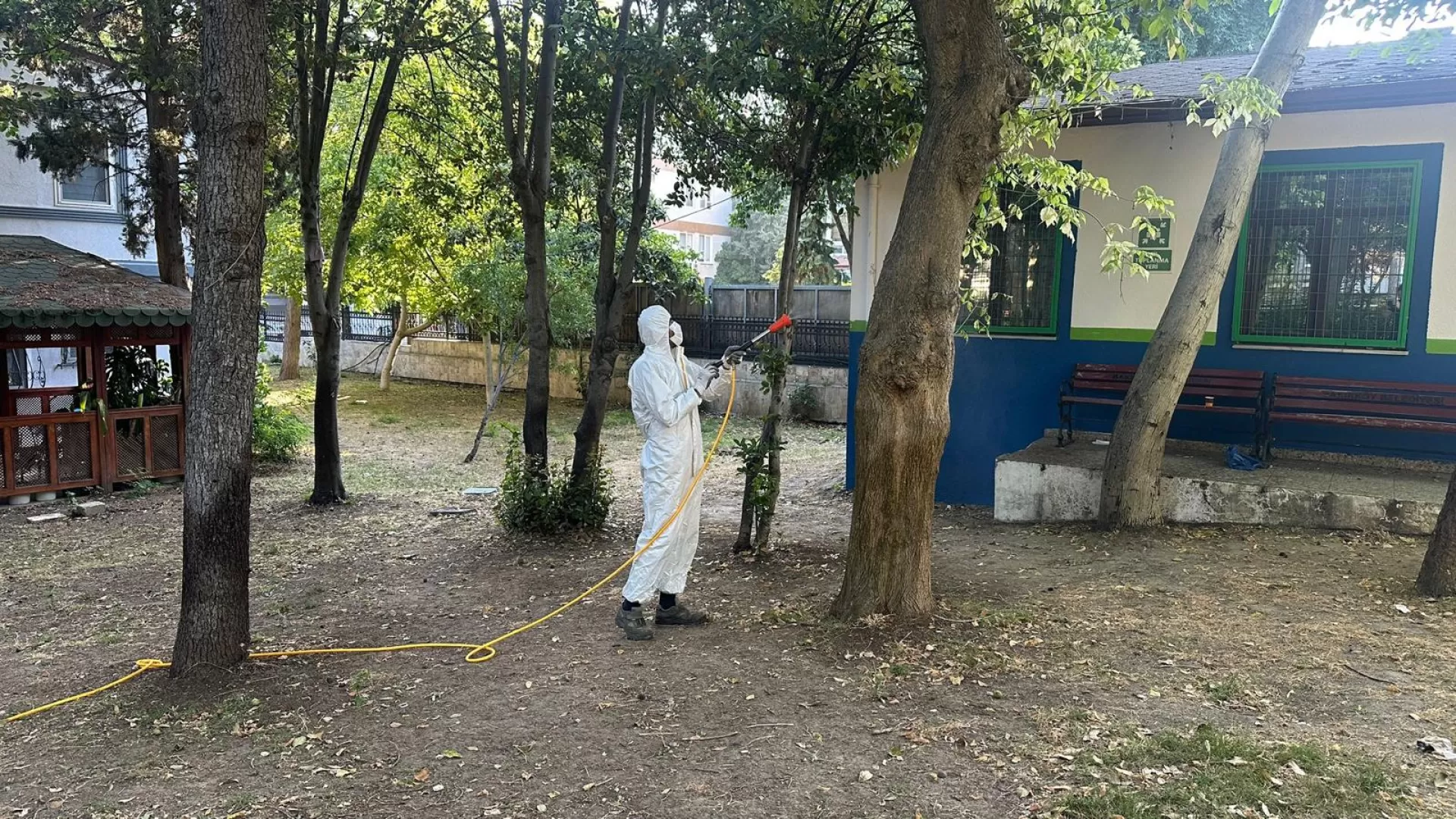 BAKIRKÖY’DE ZARARLILARA KARŞI İLAÇLAMA SEFERBERLİĞİ