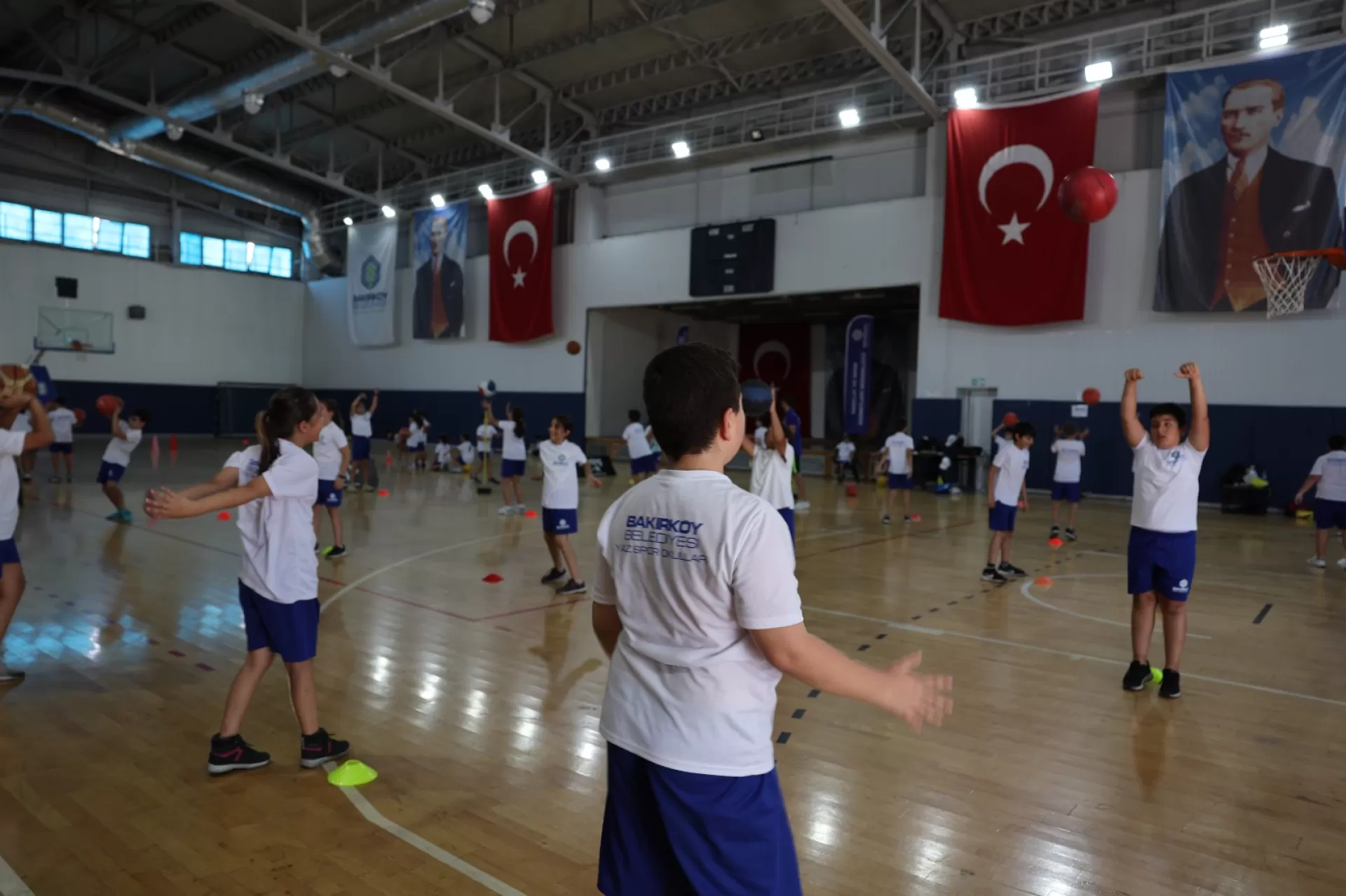 BAKIRKÖYLÜ ÇOCUKLAR YAZ BOYUNCA SPORA DOYACAK!