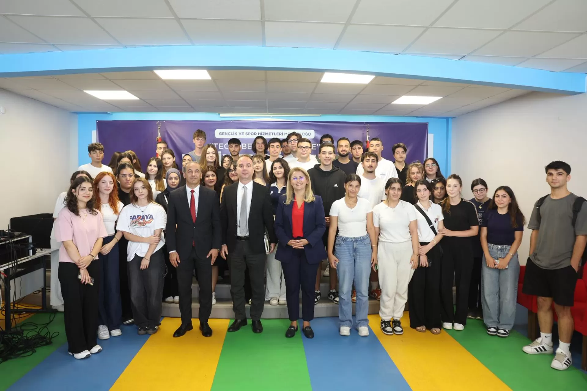BAŞKAN OVALIOĞLU GENÇLERLE KARİYER SÖYLEŞİSİNDE BULUŞTU