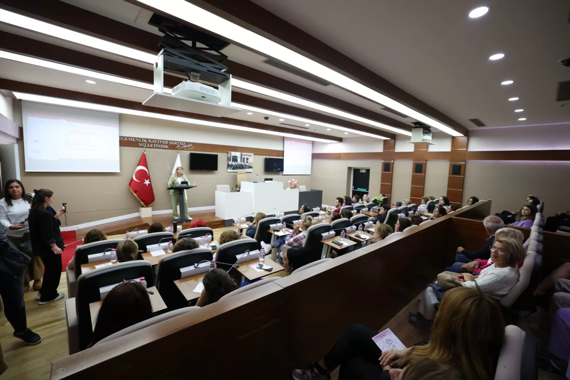 BAKIRKÖY’DE MEME KANSERİ FARKINDALIK SEMİNERİ YAPILDI