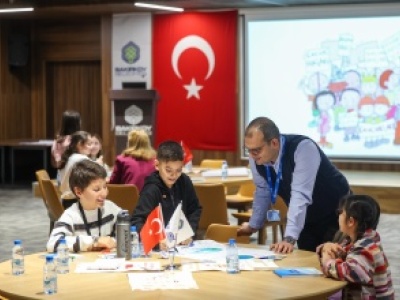 BAKIRKÖY’ÜN MİNİK MECLİS ÜYELERİ “YUVARLAK MASA”DA TOPLANDI