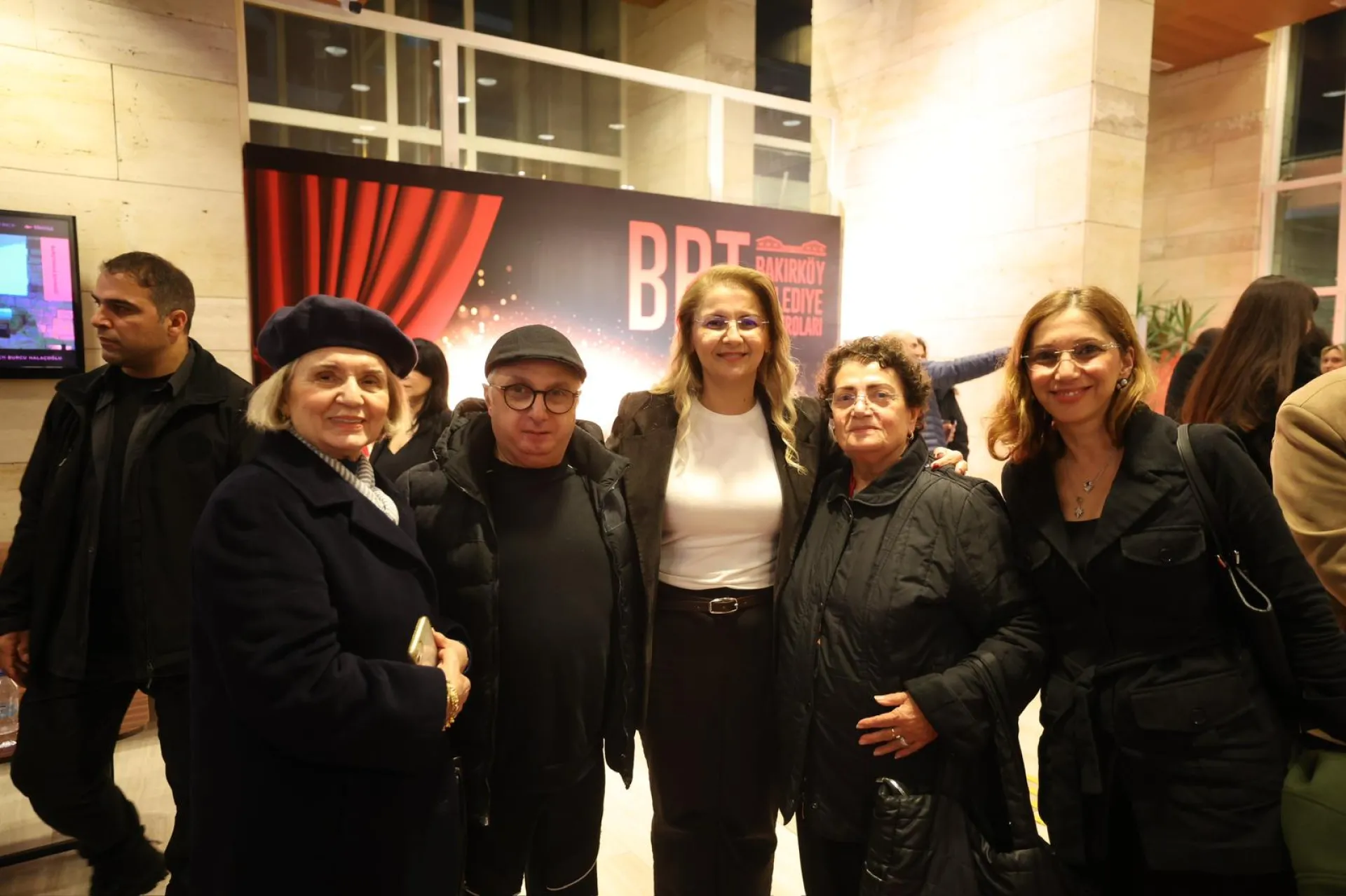 BAKIRKÖY BELEDİYE TİYATROLARI’NDAN “AY TEDİRGİNLİĞİ” GALASI