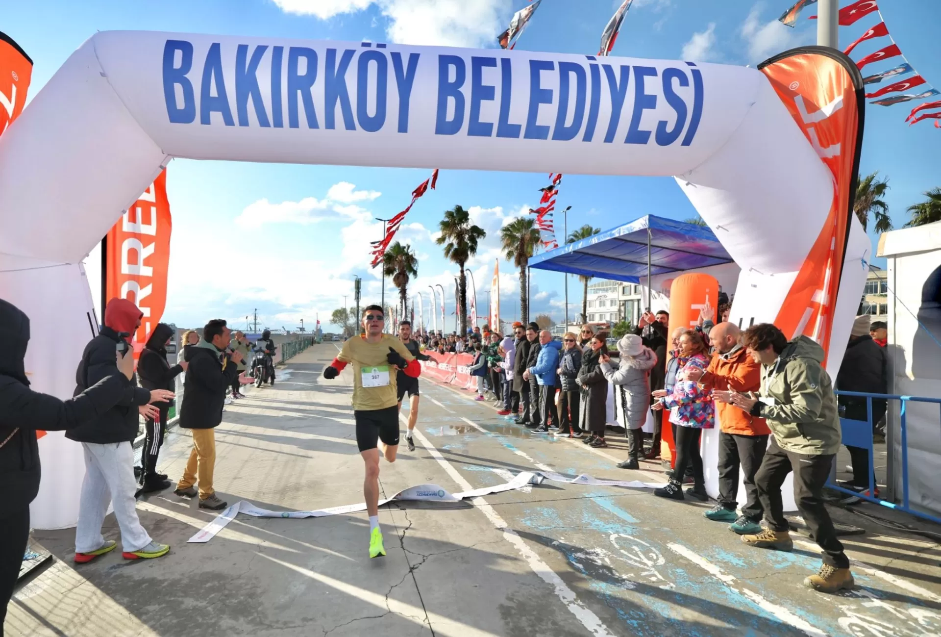 BAKIRKÖY’DE ‘ÖĞRETMENLER GÜNÜ KOŞUSU’ DÜZENLENDİ