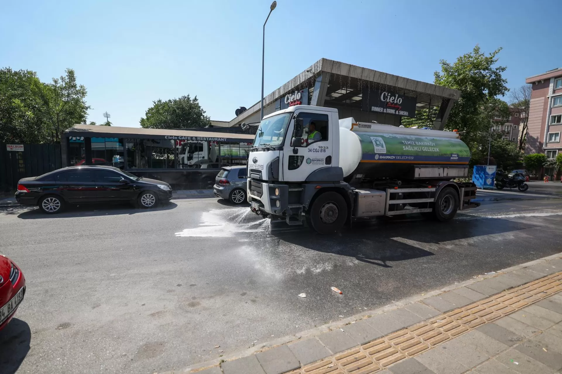 BAKIRKÖY'DE TEMİZLİK SEFERBERLİĞİ