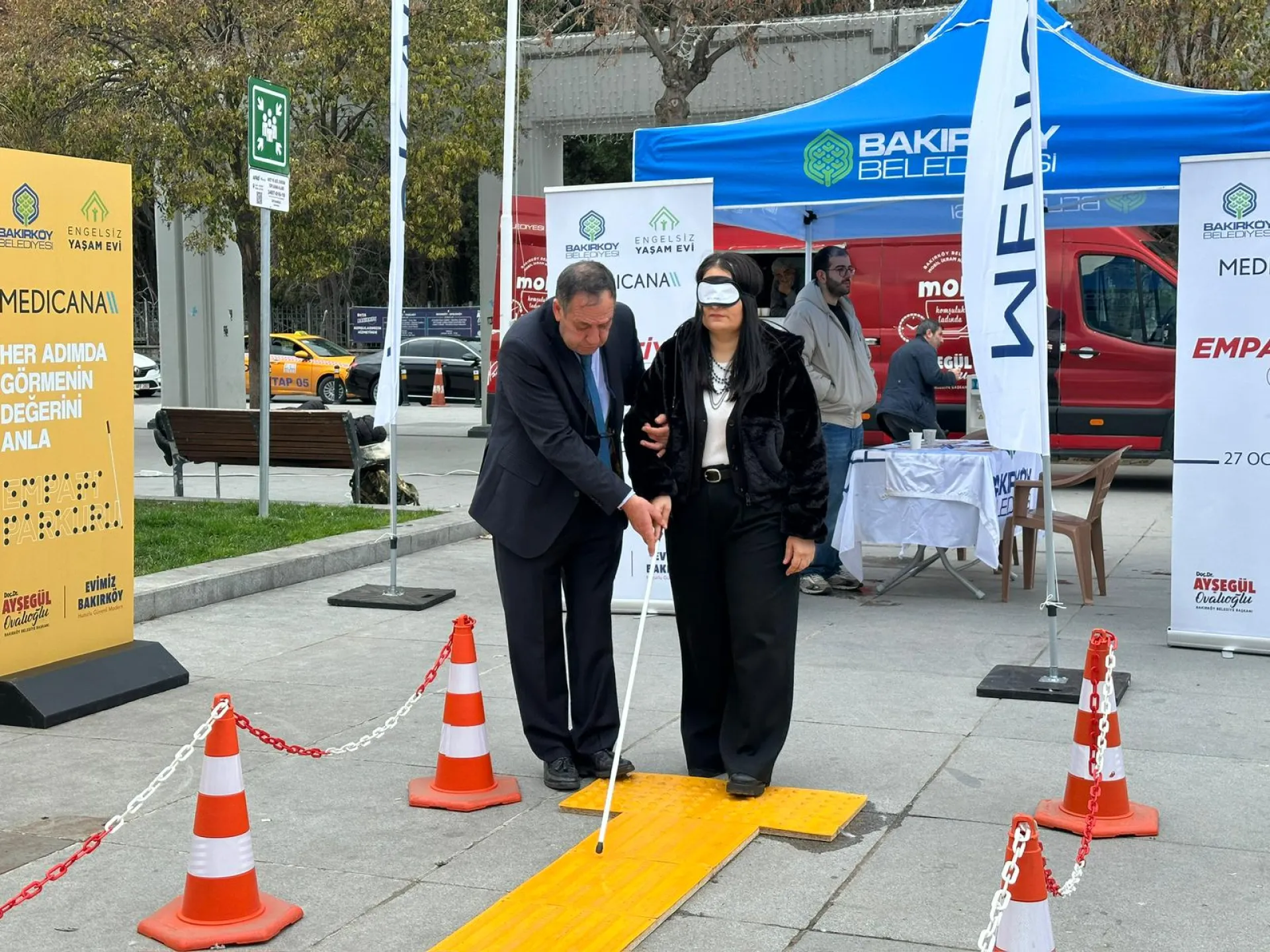 BAKIRKÖY’DE GÖRME ENGELLİLERLE EMPATİ DENEYİMİ