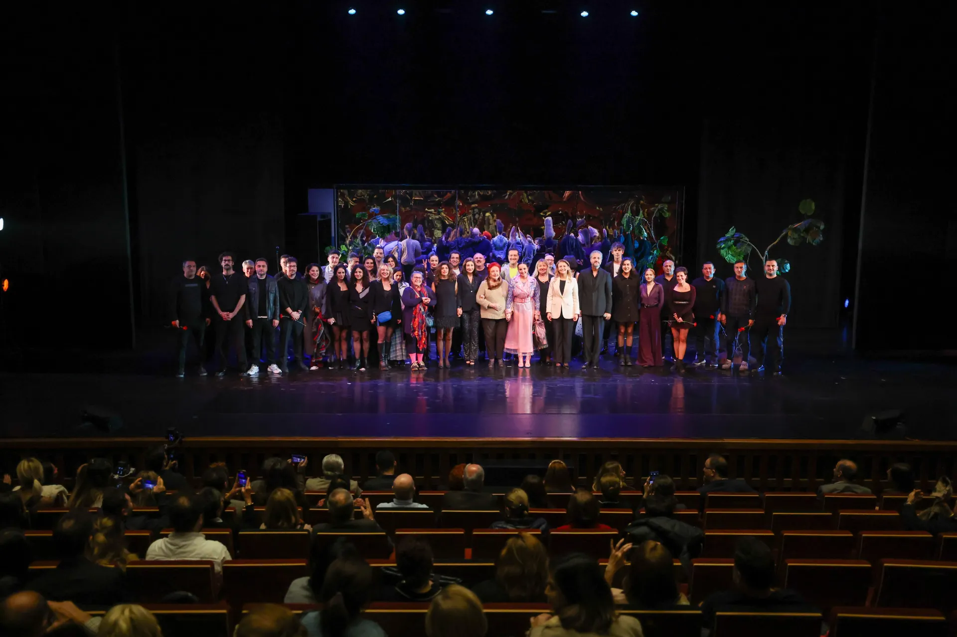 “ÇİRKİN” GALASINDA BAKIRKÖY BELEDİYE TİYATROLARI’NDAN UNUTULMAZ GECE