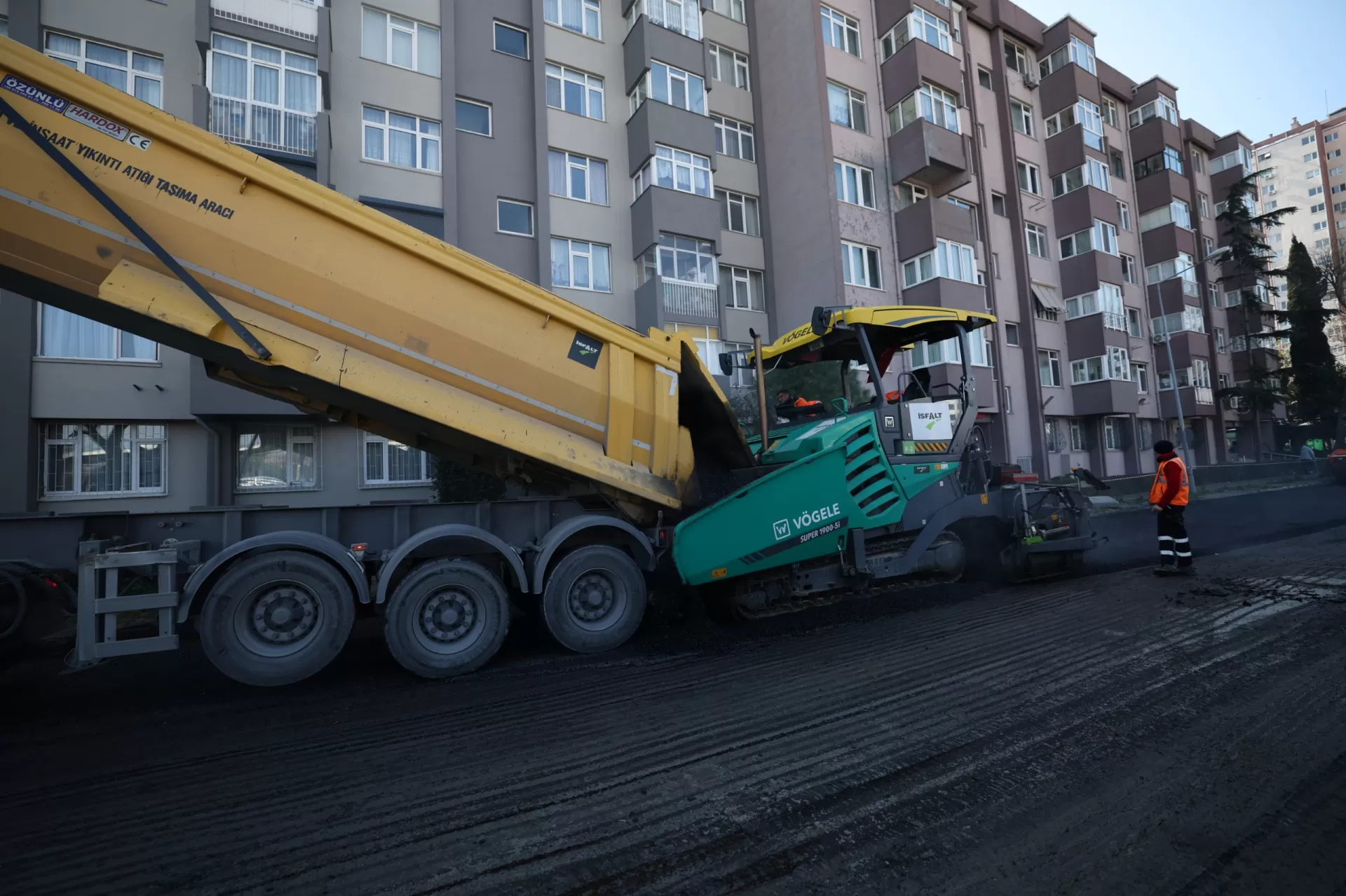 BAKIRKÖY BELEDİYESİ 50 TON ASFALT SERİMİ GERÇEKLEŞTİRDİ
