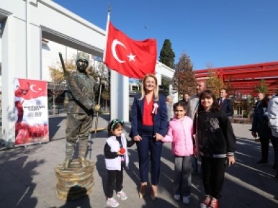 ’CUMHURİYET BİZİM’ ŞENLİKLERİ BAKIRKÖY’ÜN DÖRT BİR YANINDA DEVAM EDİYOR