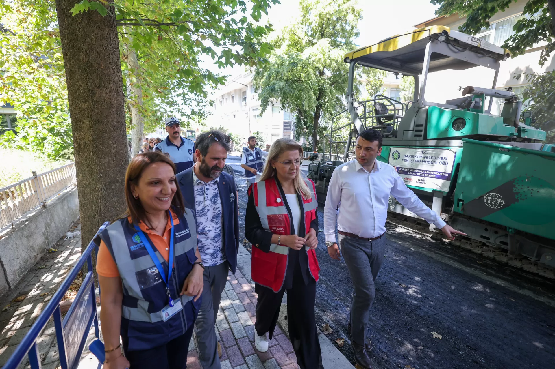 ŞENLİKKÖY'ÜN SOKAKLARI YENİLENİYOR