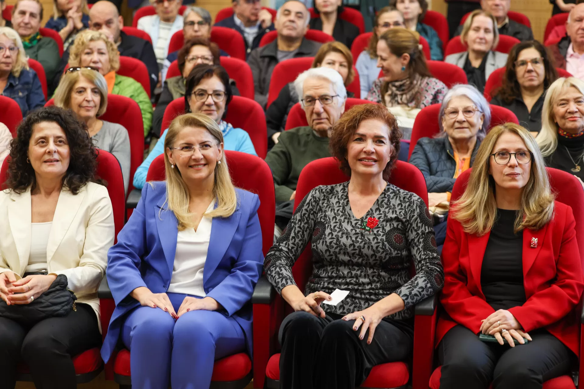 ÖZLEM GÜRSES BAKIRKÖY’DE “UMUDU” KONUŞTU