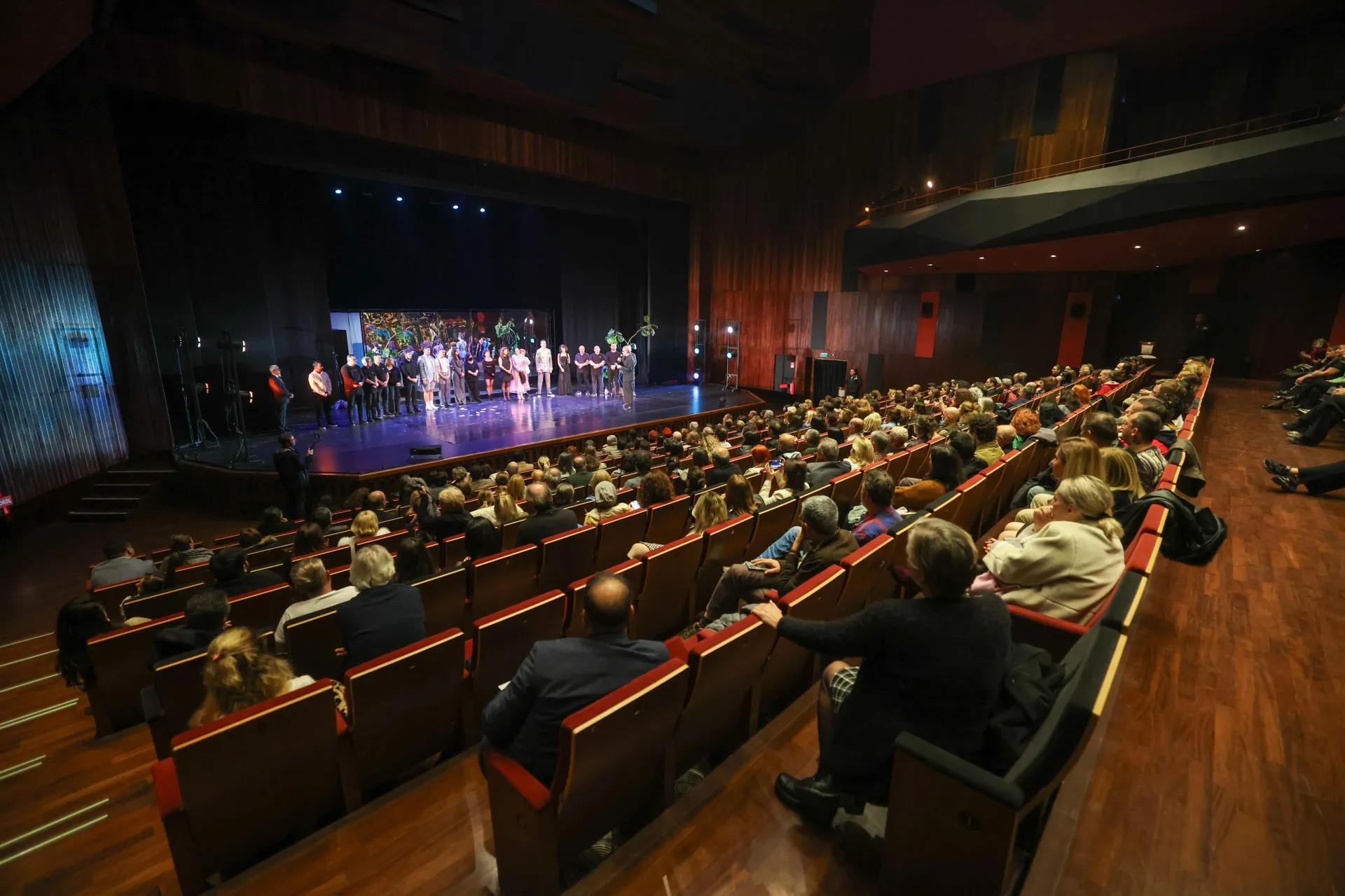 “ÇİRKİN” GALASINDA BAKIRKÖY BELEDİYE TİYATROLARI’NDAN UNUTULMAZ GECE