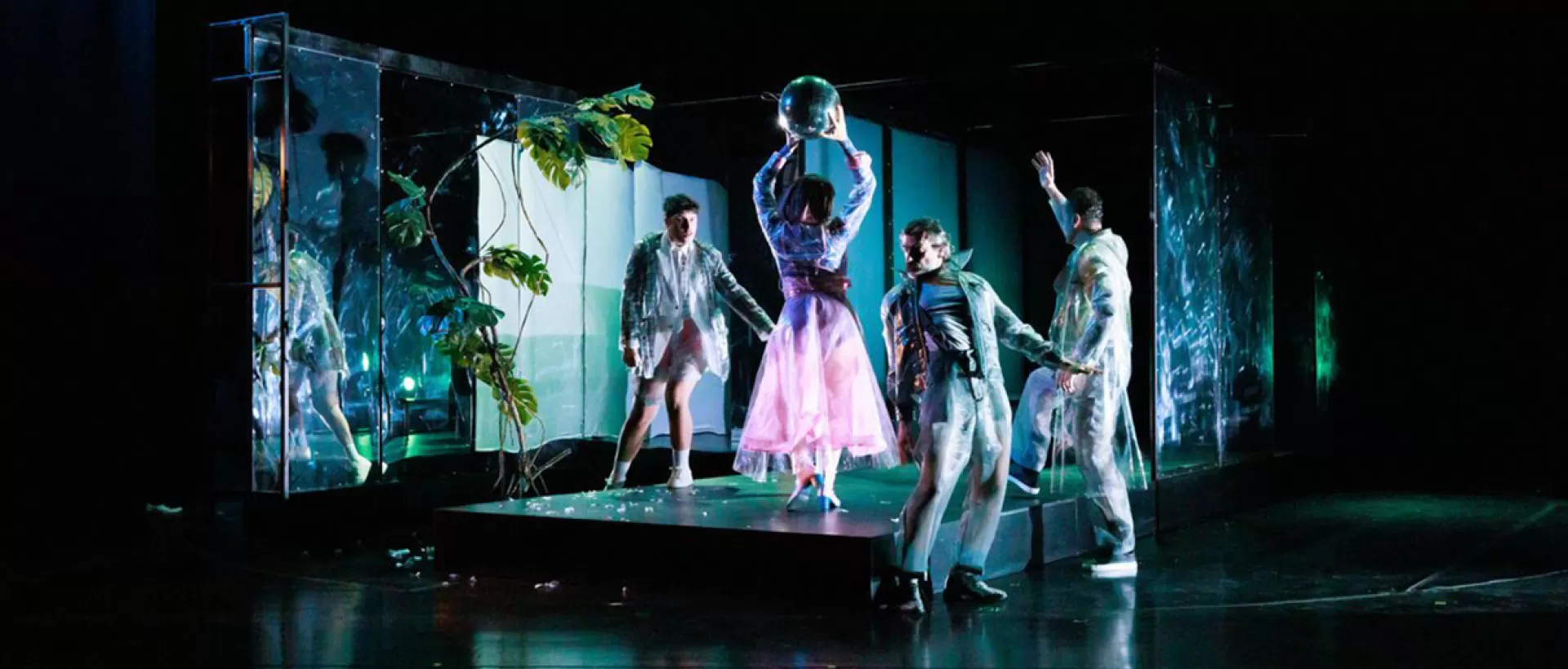 ''Çirkin'' Oyunu Bakırköy Belediye Tiyatroları Sahnesinde Gösterime Başladı