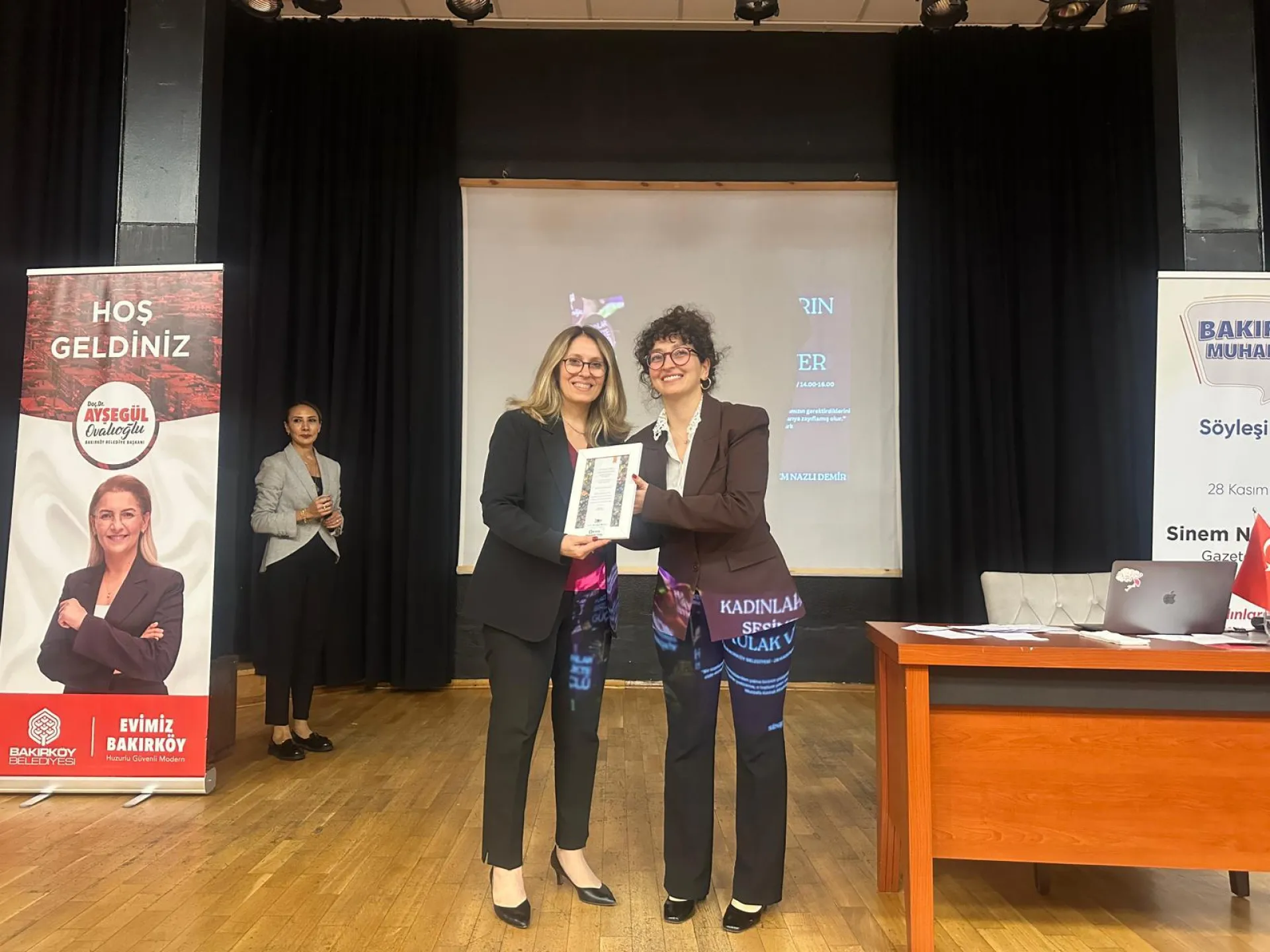 BAKIRKÖY’DE KADINLARIN SESİNE KULAK VEREN SÖYLEŞİ