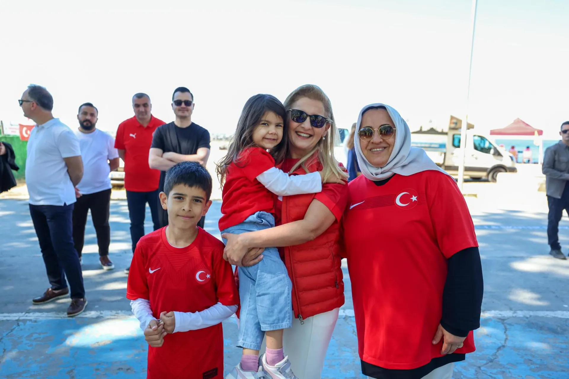 FLORYA SAHİLİ’NDE NEFES KESEN TRİATLON HEYECANI