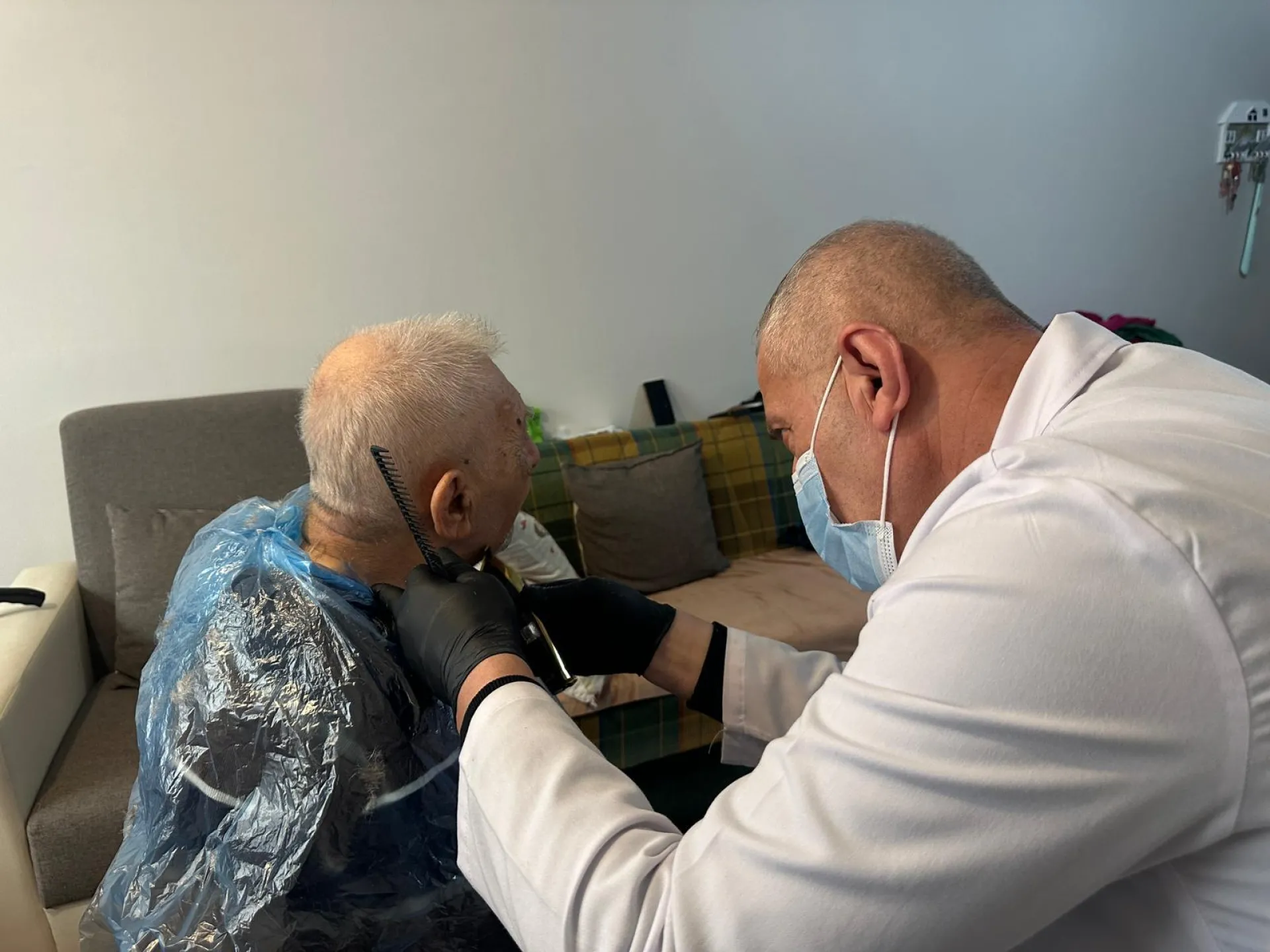 BAKIRKÖY BELEDİYESİ’NDEN BAYRAM ÖNCESİ KUAFÖRLÜK HİZMETİ