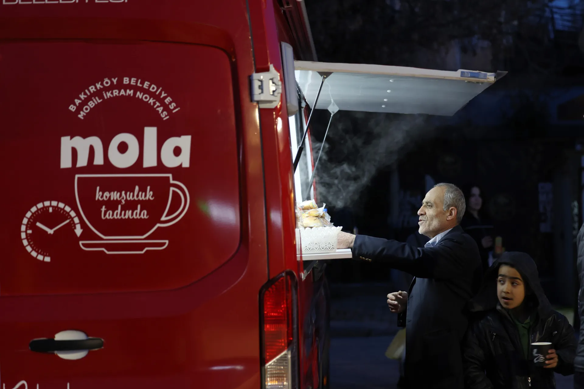 BAKIRKÖY BELEDİYESİ SOSYAL HİZMETLERLE DAYANIŞMAYI BÜYÜTTÜ