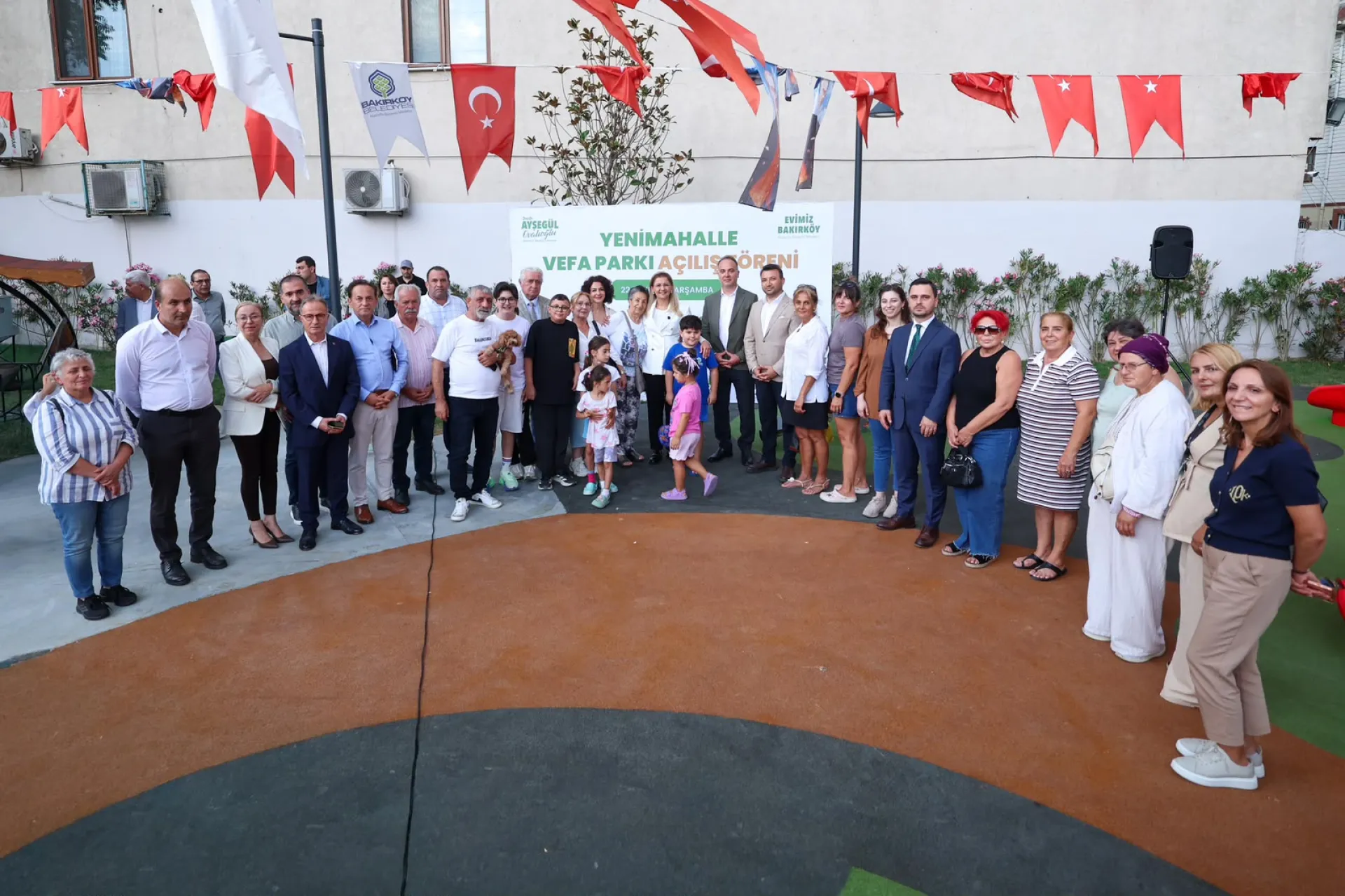 BAKIRKÖY VEFA PARKI YENİLENEN YÜZÜYLE HİZMETE AÇILDI