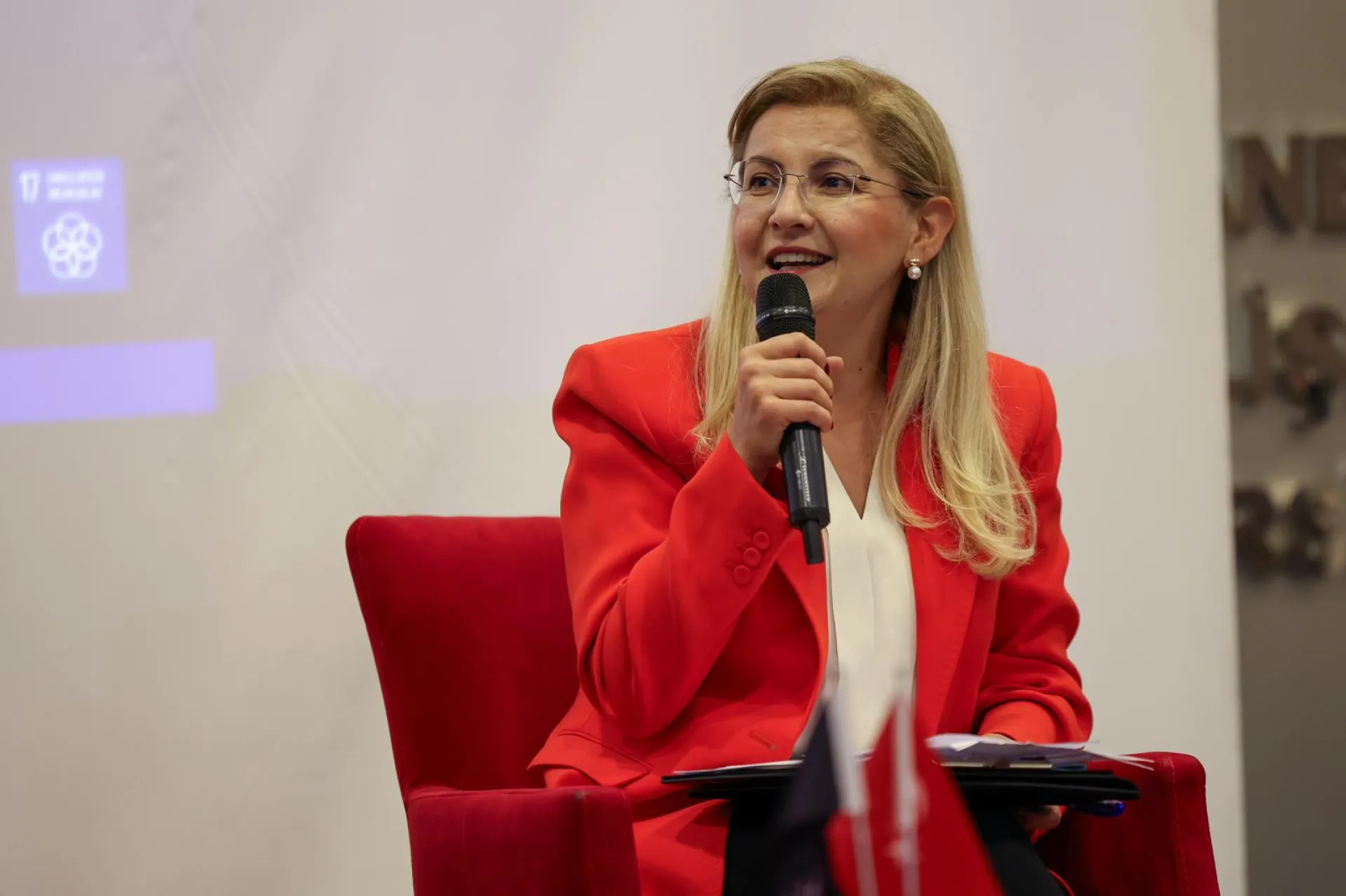 BAŞKAN OVALIOĞLU ÜNİVERSİTELİLERLE BULUŞTU