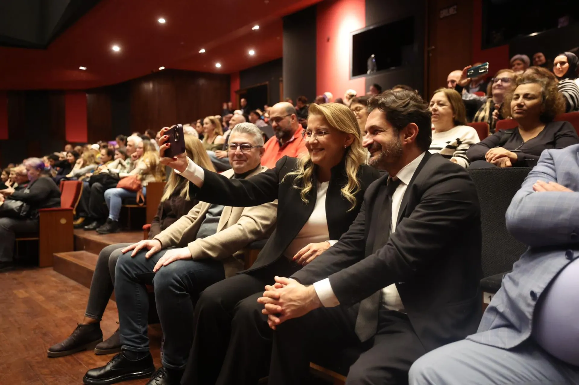 BARIŞ MANÇO VE CEM KARACA BAKIRKÖY’DE ANILDI