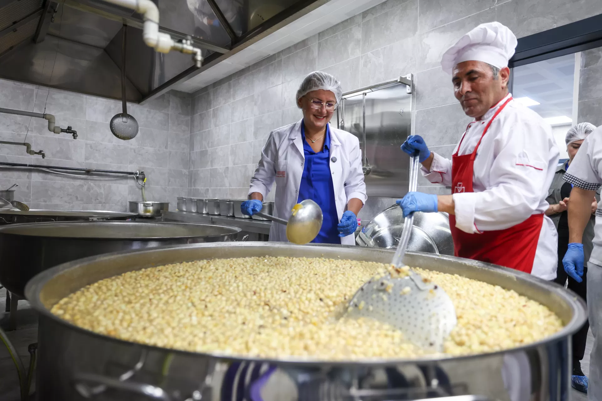 BAŞKAN OVALIOĞLU DEV KAZANDA AŞURE KAYNATTI