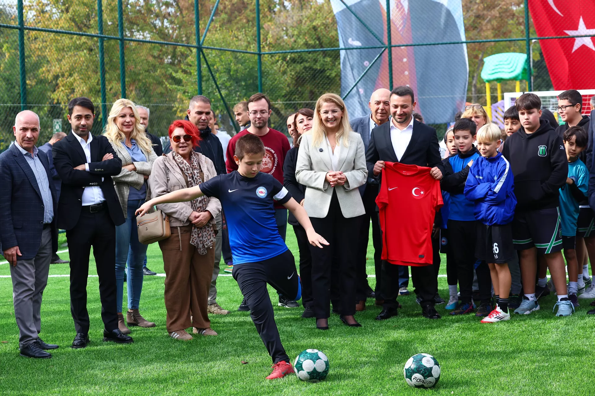 BAKIRKÖY BELEDİYESİ SPOR KOMPLEKSİ YEPYENİ HALİYLE HİZMETE AÇILDI