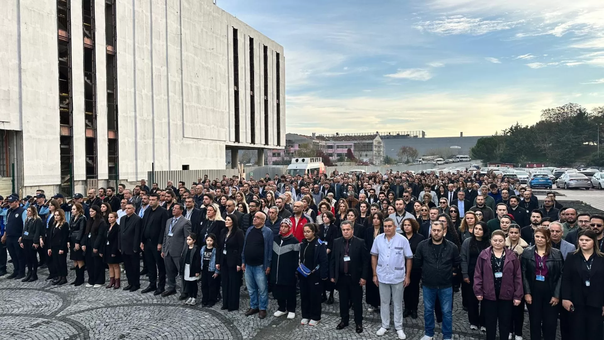 BAKIRKÖY 10 KASIM’DA ATASINI ANDI