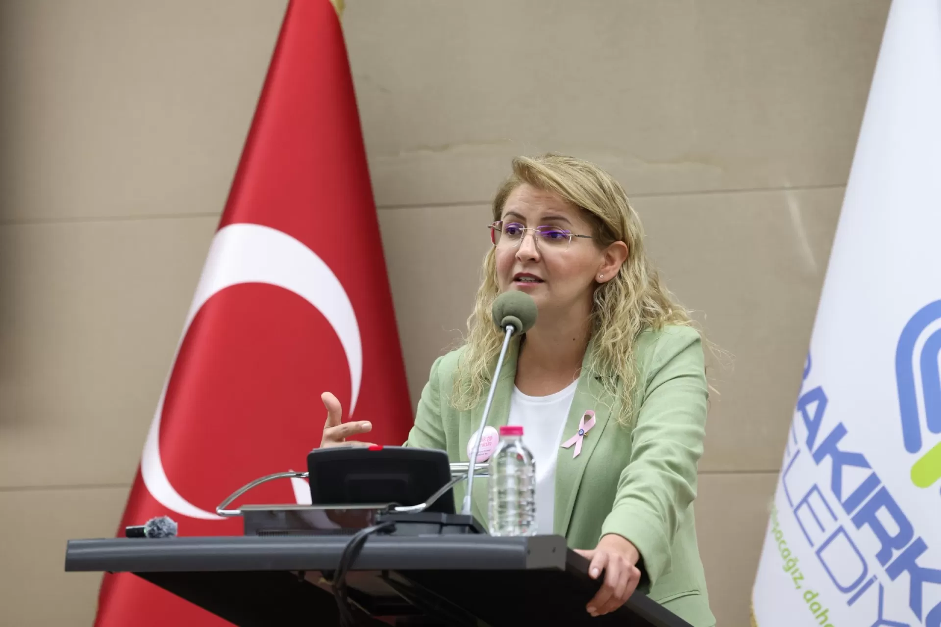 BAKIRKÖY’DE MEME KANSERİ FARKINDALIK SEMİNERİ YAPILDI